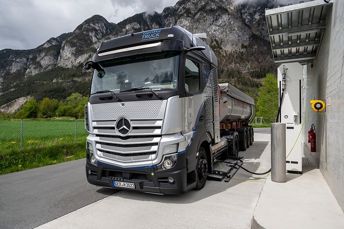 Mit Batterie und Wasserstoff auf Alpentour – CO2-neutrale Lkw von Daimler Truck zeigen ihr Können