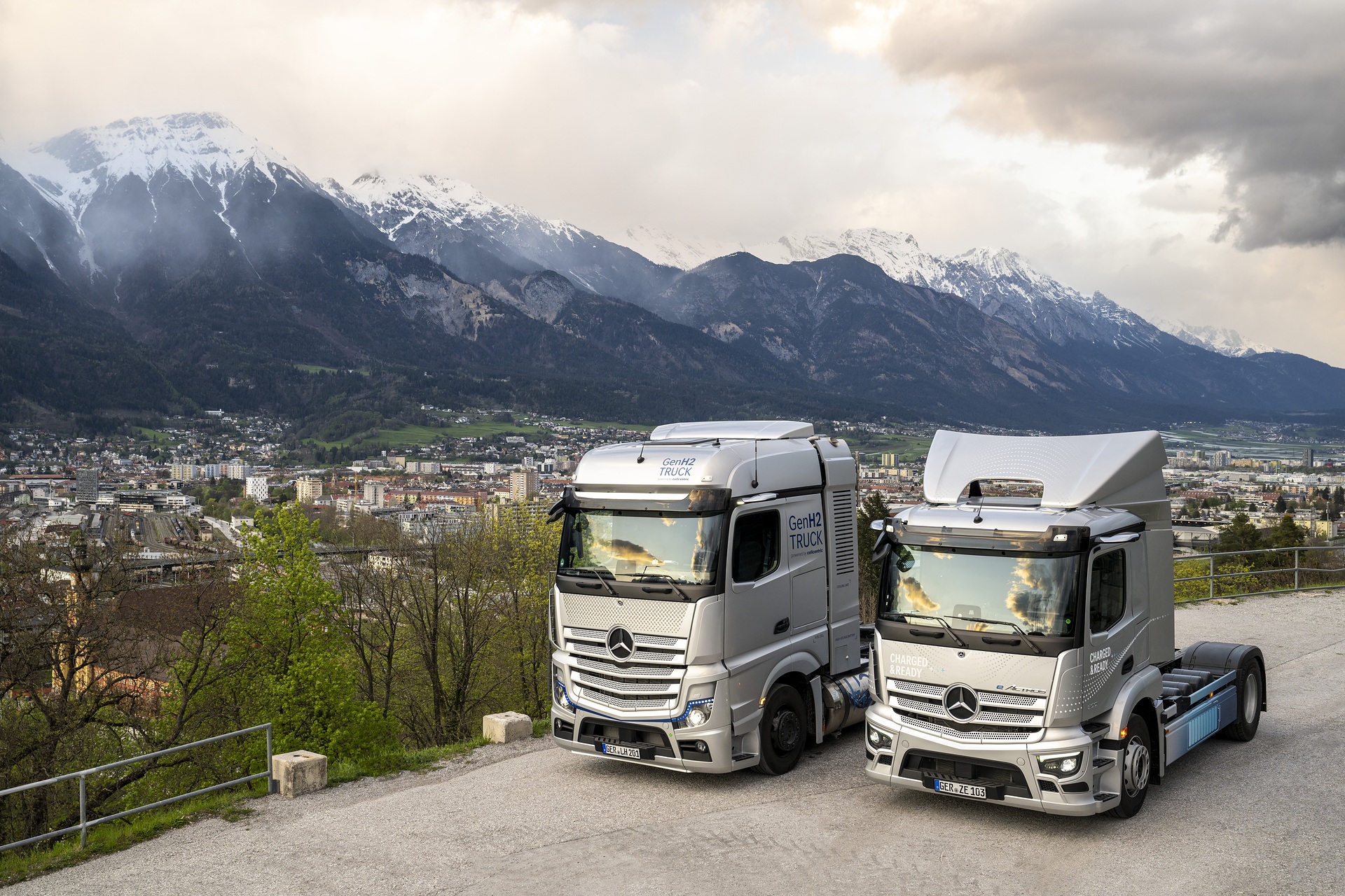 Touring the Alps with battery and hydrogen – CO2-neutral trucks from Daimler Truck demonstrate their capabilities