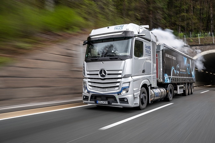 Touring the Alps with battery and hydrogen – CO2-neutral trucks from Daimler Truck demonstrate their capabilities