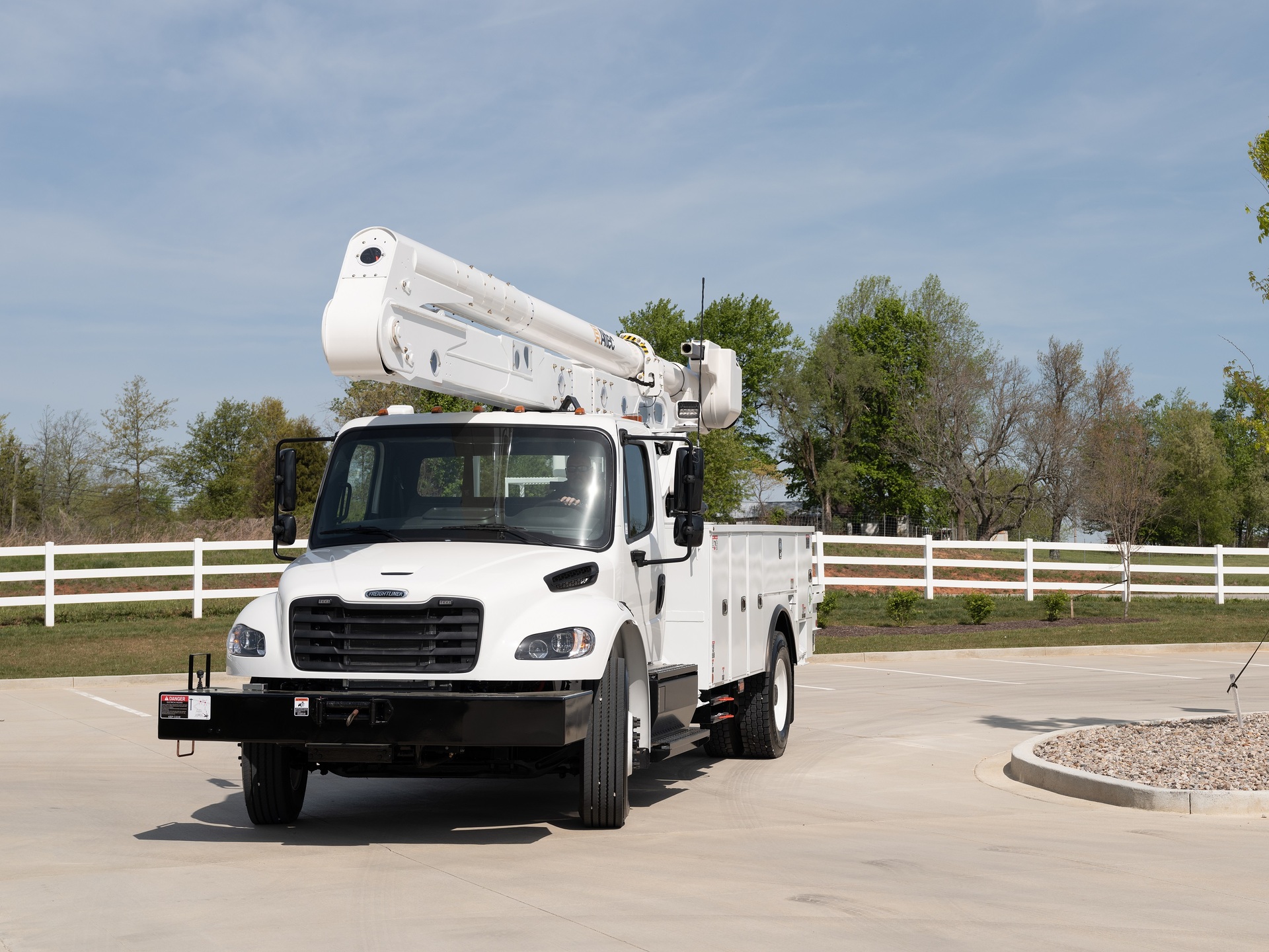 Daimler Truck unveils Freightliner eM2, extending portfolio of electric vehicles for the North American market