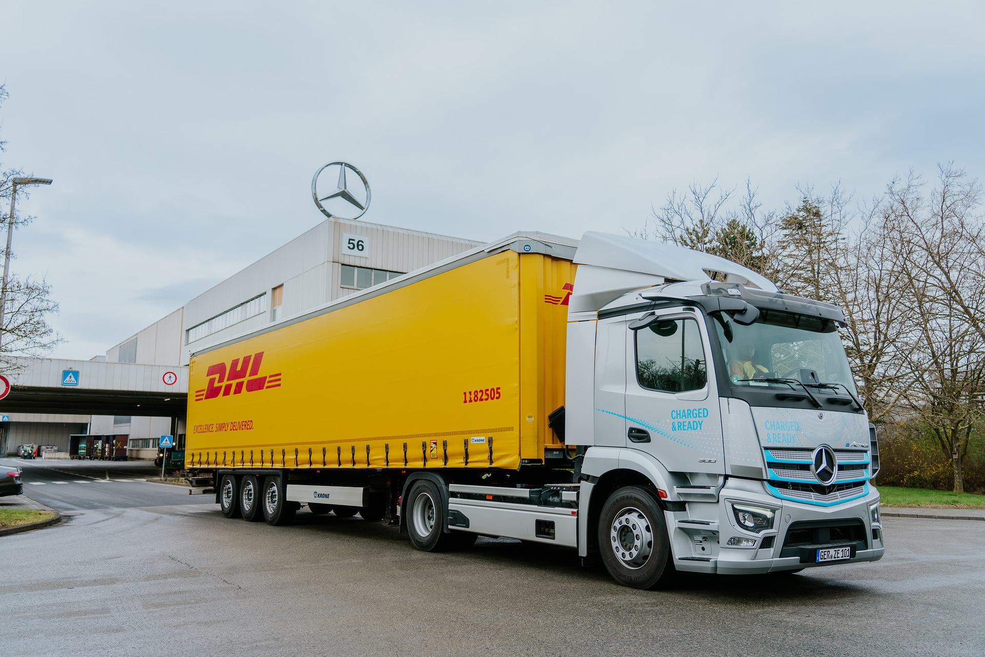 DHL Freight tests new Mercedes-Benz electric semitrailer truck: CO2-neutral delivery transportation to the Kassel plant DHL Freight tests new Mercedes-Benz electric semitrailer truck: CO2-neutral delivery transportation to the Kassel plant