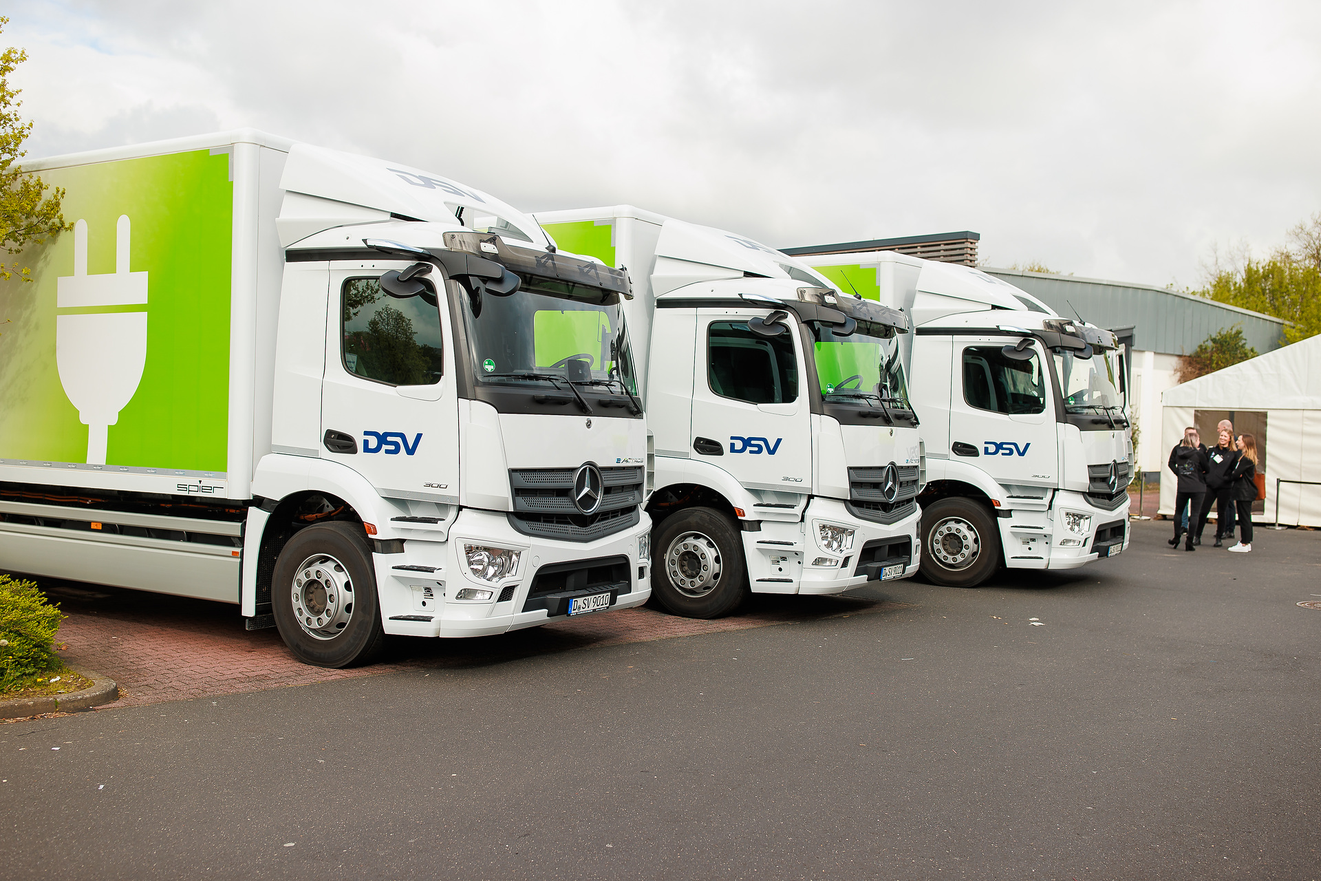 All-electric deliveries to drugstores - Three Mercedes-Benz eActros trucks in use at DSV