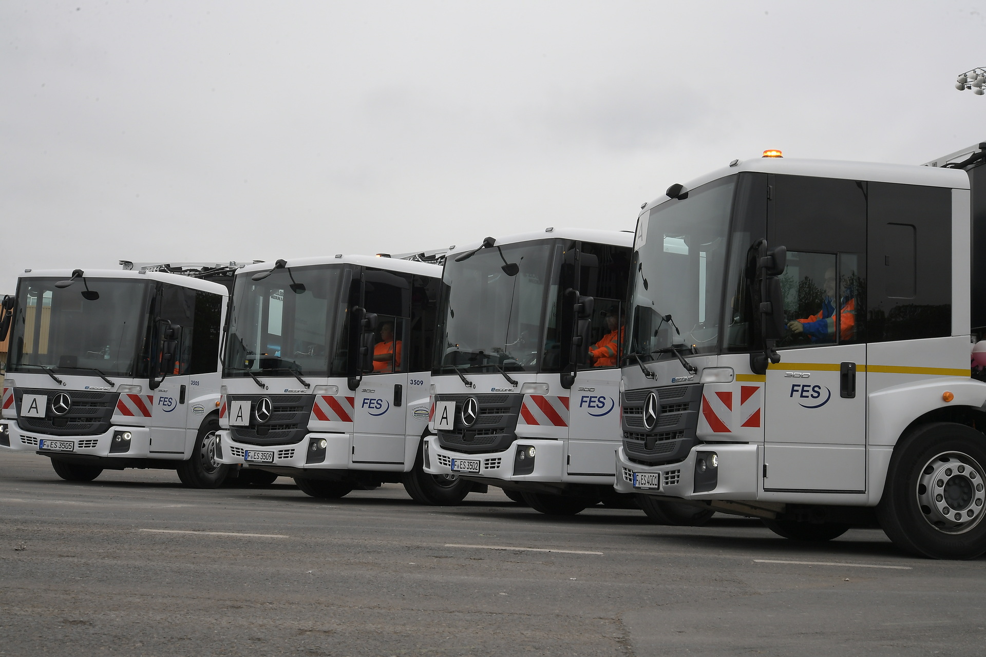 Mercedes-Benz Trucks übergibt erste batterieelektrische eEconic an die Frankfurter Entsorgungs- und Service GmbH Mercedes-Benz Trucks übergibt erste batterieelektrische eEconic
