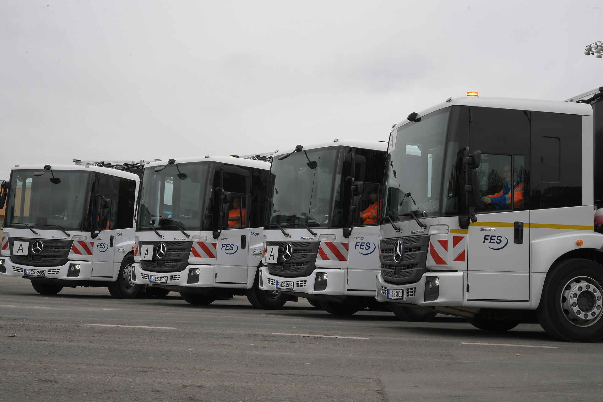 Mercedes-Benz Trucks übergibt erste batterieelektrische eEconic