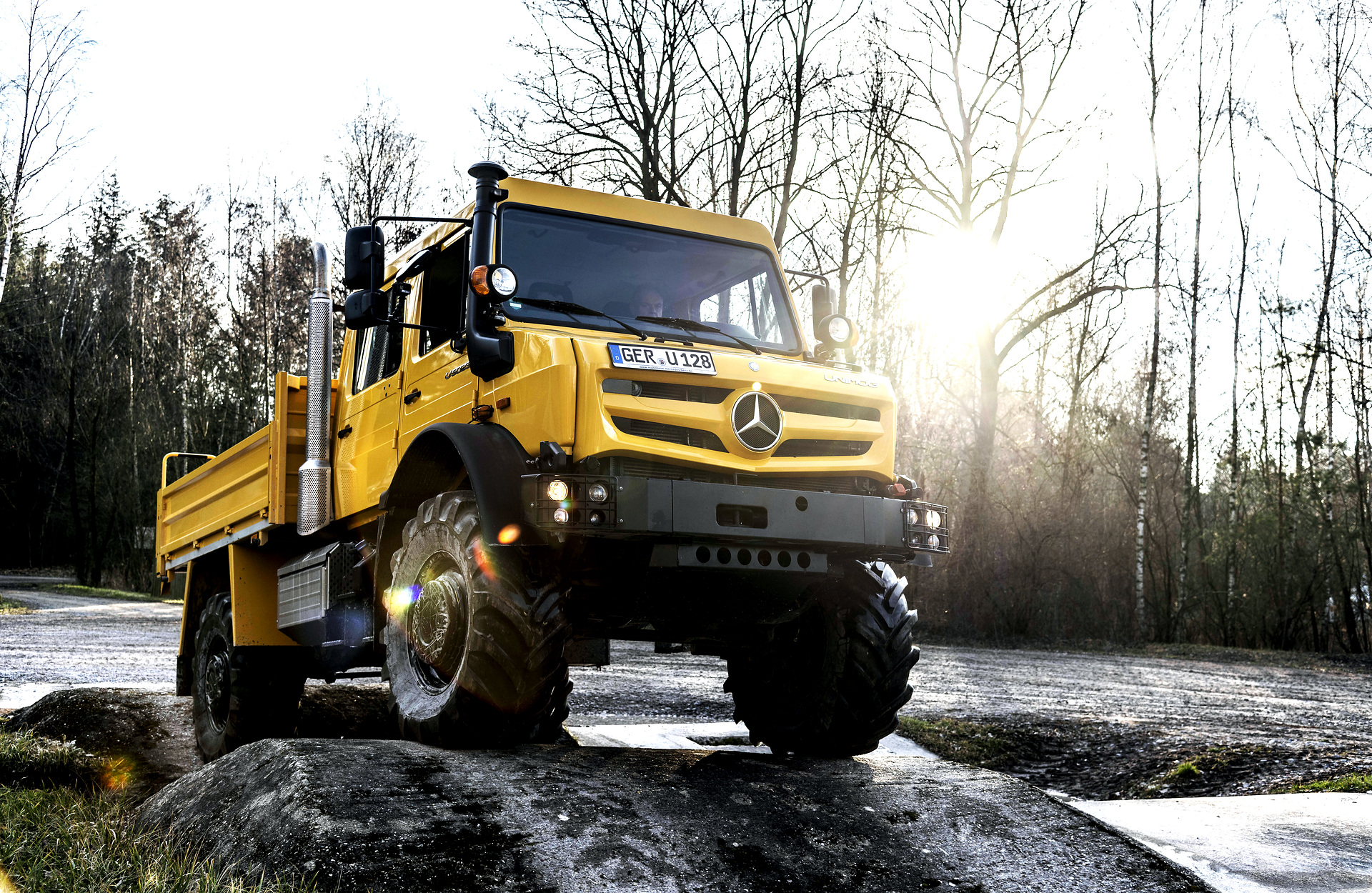 Der Unimog U 5023 ist im Gelände zuhause – Portalachsen, verwindungsfähiger Rahmen, Allradantrieb und Differenzialsperren gewährleisten auch in schwierigem Gelände die nötige Traktion und Kontrolle. Hochgeländegängiger Familienzuwachs für den Unimog-Club Gaggenau e.V.