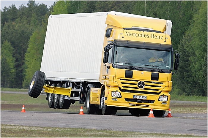 Eine Million verkaufte Active Brake Assist Notbremsassistenten: Daimler Truck feiert Meilenstein für die Sicherheit in Lkw und Bussen