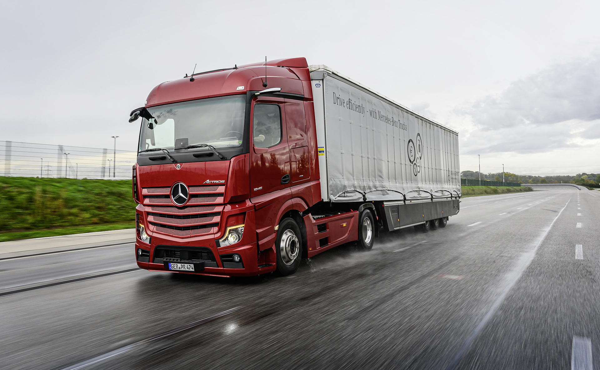 Eine Million verkaufte Active Brake Assist Notbremsassistenten: Daimler Truck feiert Meilenstein für die Sicherheit in Lkw und Bussen