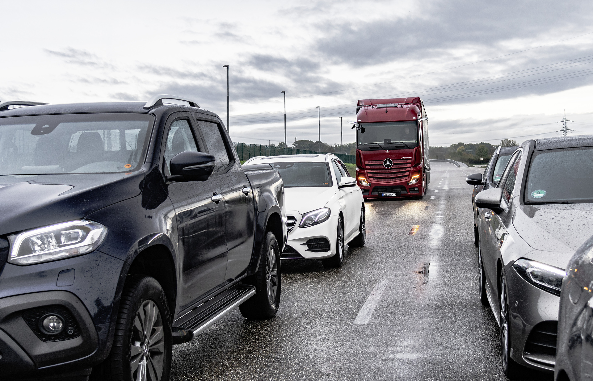 Eine Million verkaufte Active Brake Assist Notbremsassistenten: Daimler Truck feiert Meilenstein für die Sicherheit in Lkw und Bussen