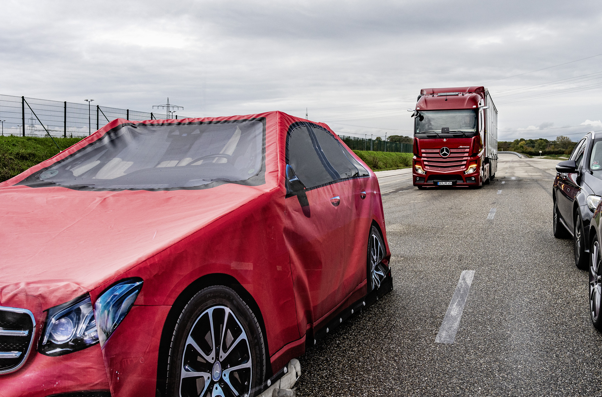 Eine Million verkaufte Active Brake Assist Notbremsassistenten: Daimler Truck feiert Meilenstein für die Sicherheit in Lkw und Bussen