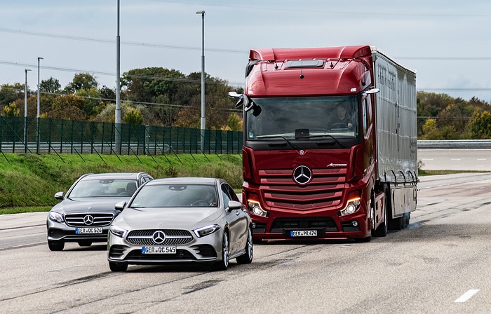 One million Active Brake Assist emergency braking assistants sold: Daimler Truck celebrates milestone for safety in trucks and buses
