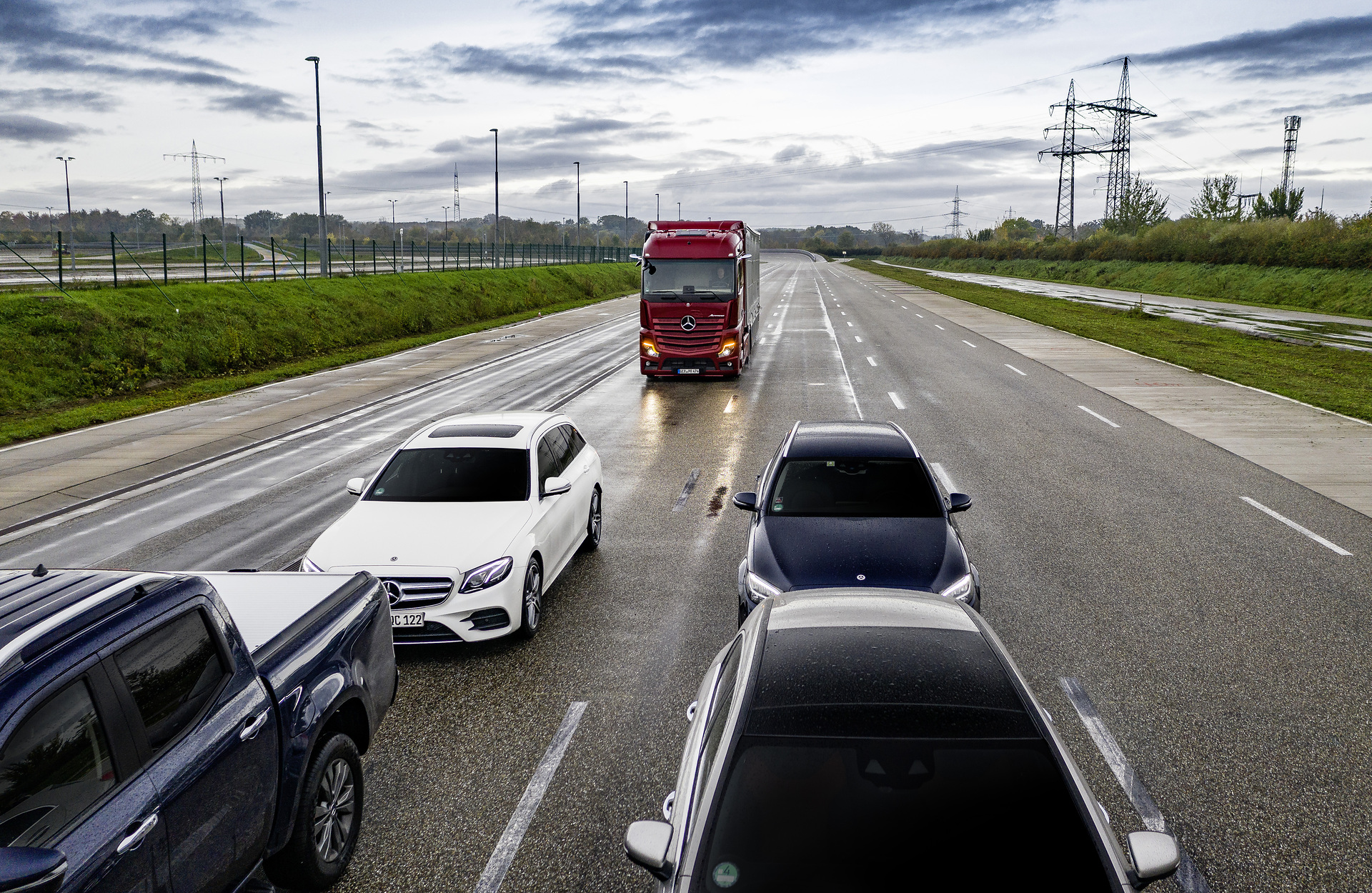 Eine Million verkaufte Active Brake Assist Notbremsassistenten: Daimler Truck feiert Meilenstein für die Sicherheit in Lkw und Bussen