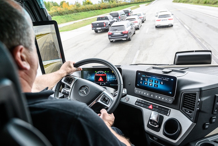 Eine Million verkaufte Active Brake Assist Notbremsassistenten: Daimler Truck feiert Meilenstein für die Sicherheit in Lkw und Bussen