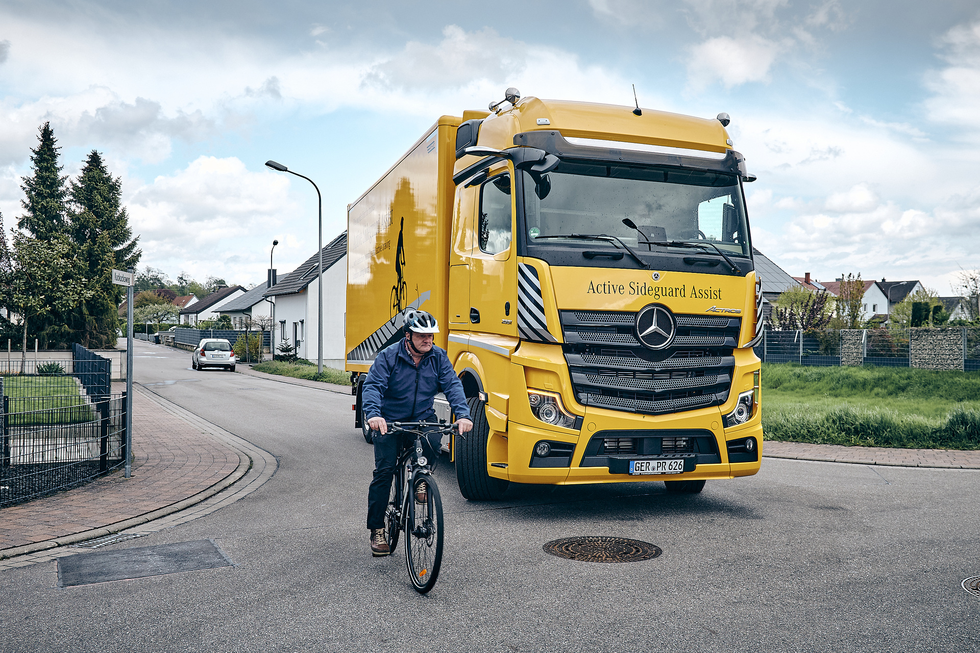Mercedes-Benz Trucks Sideguard Assist Eine Million verkaufte Active Brake Assist Notbremsassistenten: Daimler Truck feiert Meilenstein für die Sicherheit in Lkw und Bussen