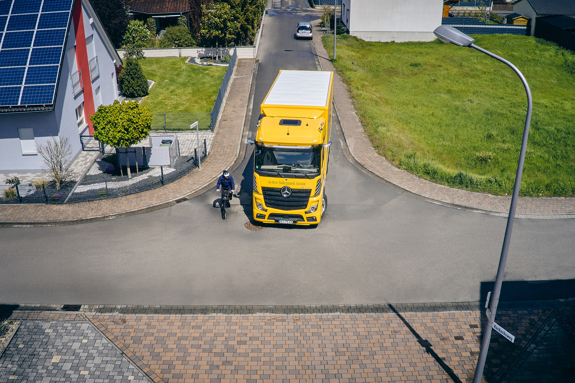 Mercedes-Benz Trucks Sideguard Assist One million Active Brake Assist emergency braking assistants sold: Daimler Truck celebrates milestone for safety in trucks and buses