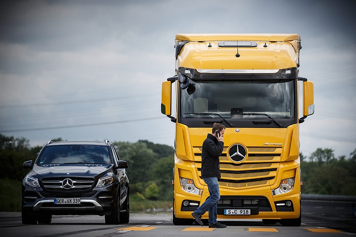 Eine Million verkaufte Active Brake Assist Notbremsassistenten: Daimler Truck feiert Meilenstein für die Sicherheit in Lkw und Bussen