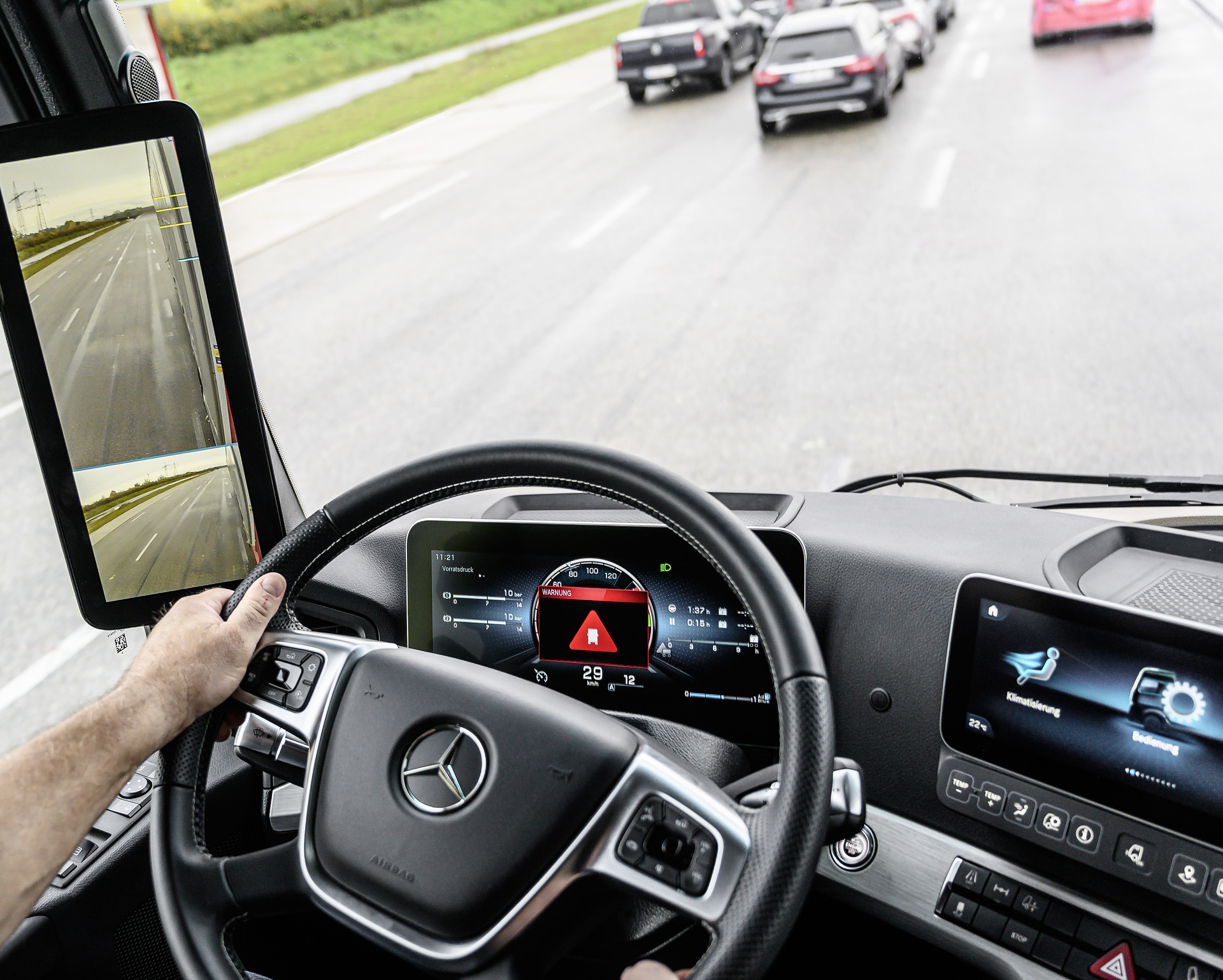 Eine Million verkaufte Active Brake Assist Notbremsassistenten: Daimler Truck feiert Meilenstein für die Sicherheit in Lkw und Bussen