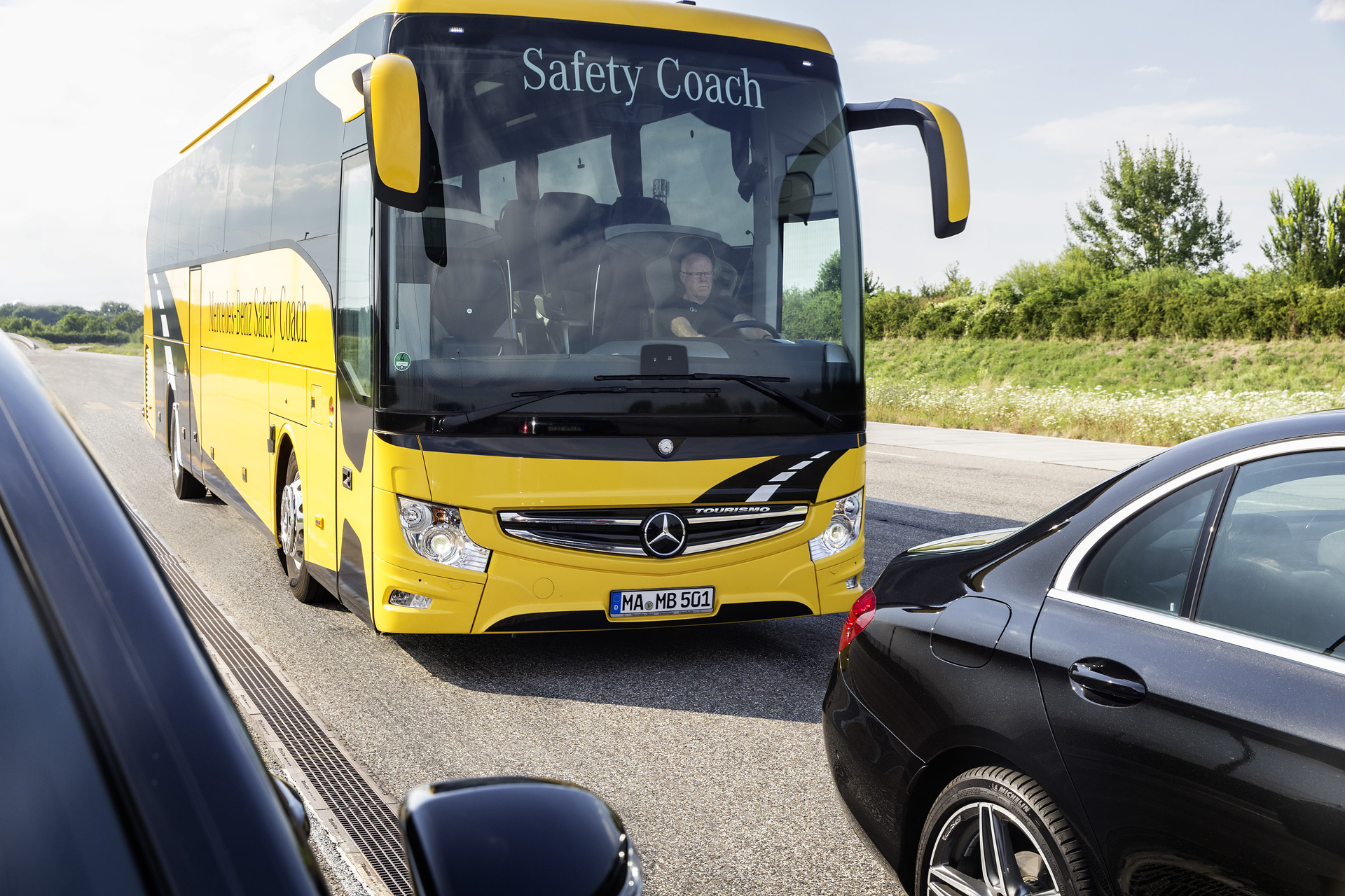 Eine Million verkaufte Active Brake Assist Notbremsassistenten: Daimler Truck feiert Meilenstein für die Sicherheit in Lkw und Bussen