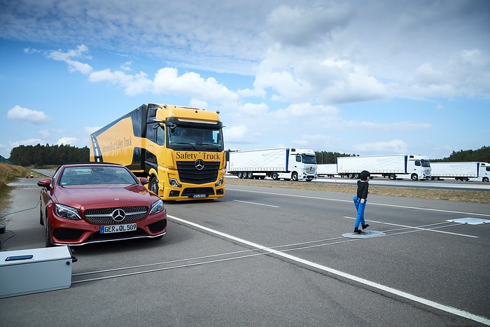 One million Active Brake Assist emergency braking assistants sold: Daimler Truck celebrates milestone for safety in trucks and buses