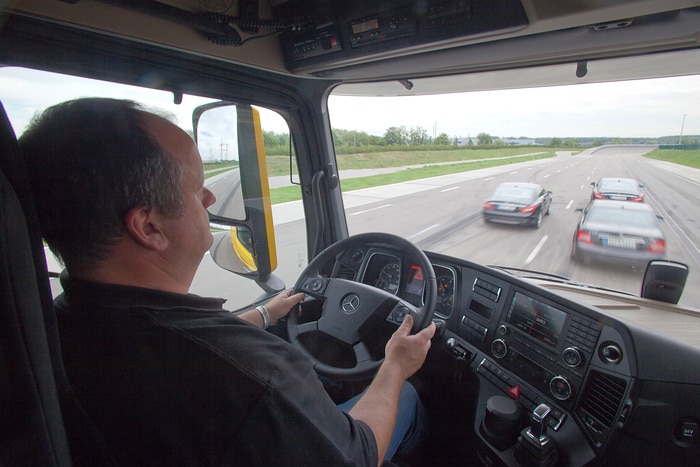 Eine Million verkaufte Active Brake Assist Notbremsassistenten: Daimler Truck feiert Meilenstein für die Sicherheit in Lkw und Bussen