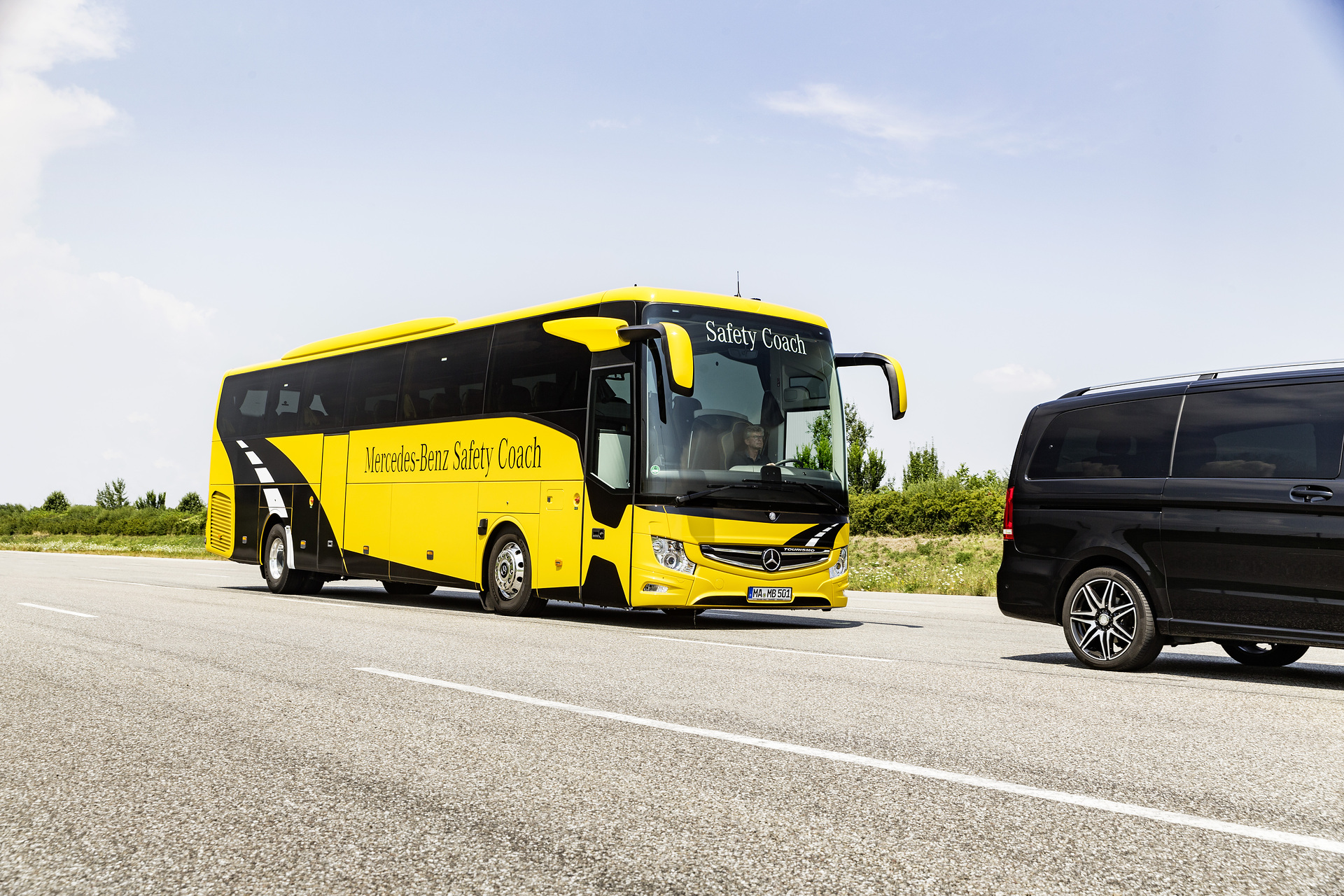 Eine Million verkaufte Active Brake Assist Notbremsassistenten: Daimler Truck feiert Meilenstein für die Sicherheit in Lkw und Bussen