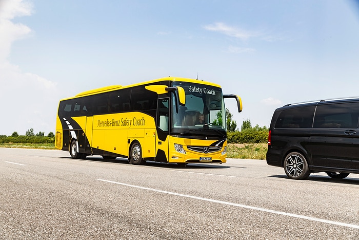 Eine Million verkaufte Active Brake Assist Notbremsassistenten: Daimler Truck feiert Meilenstein für die Sicherheit in Lkw und Bussen