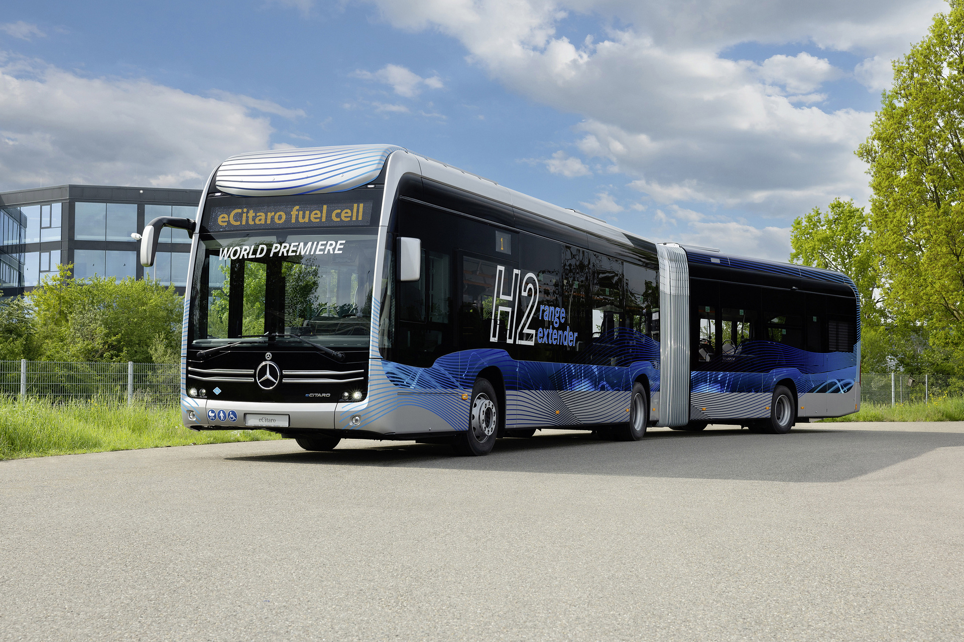 World premiere at Global Public Transport Summit 2023: Mercedes-Benz eCitaro fuel cell – greater range thanks to fuel cell