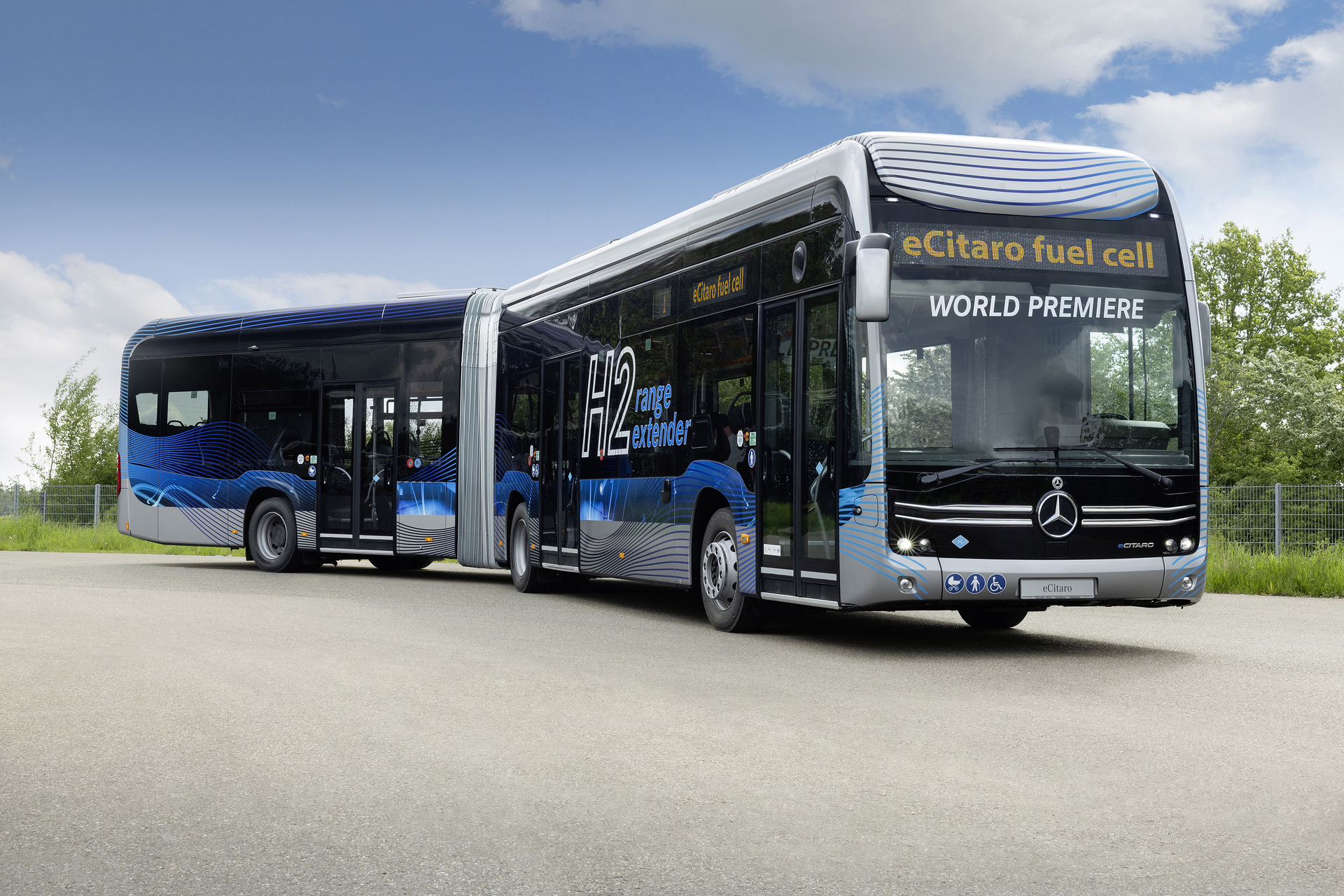 World premiere at Global Public Transport Summit 2023: Mercedes-Benz eCitaro fuel cell – greater range thanks to fuel cell