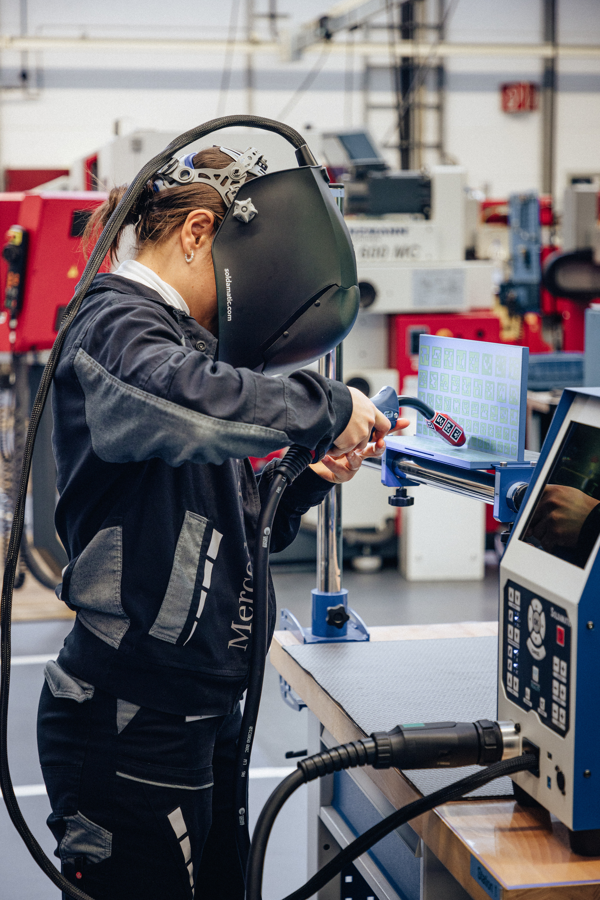Schulabschluss in der Tasche? Bewerbungen bei Daimler Truck ab Juni möglich