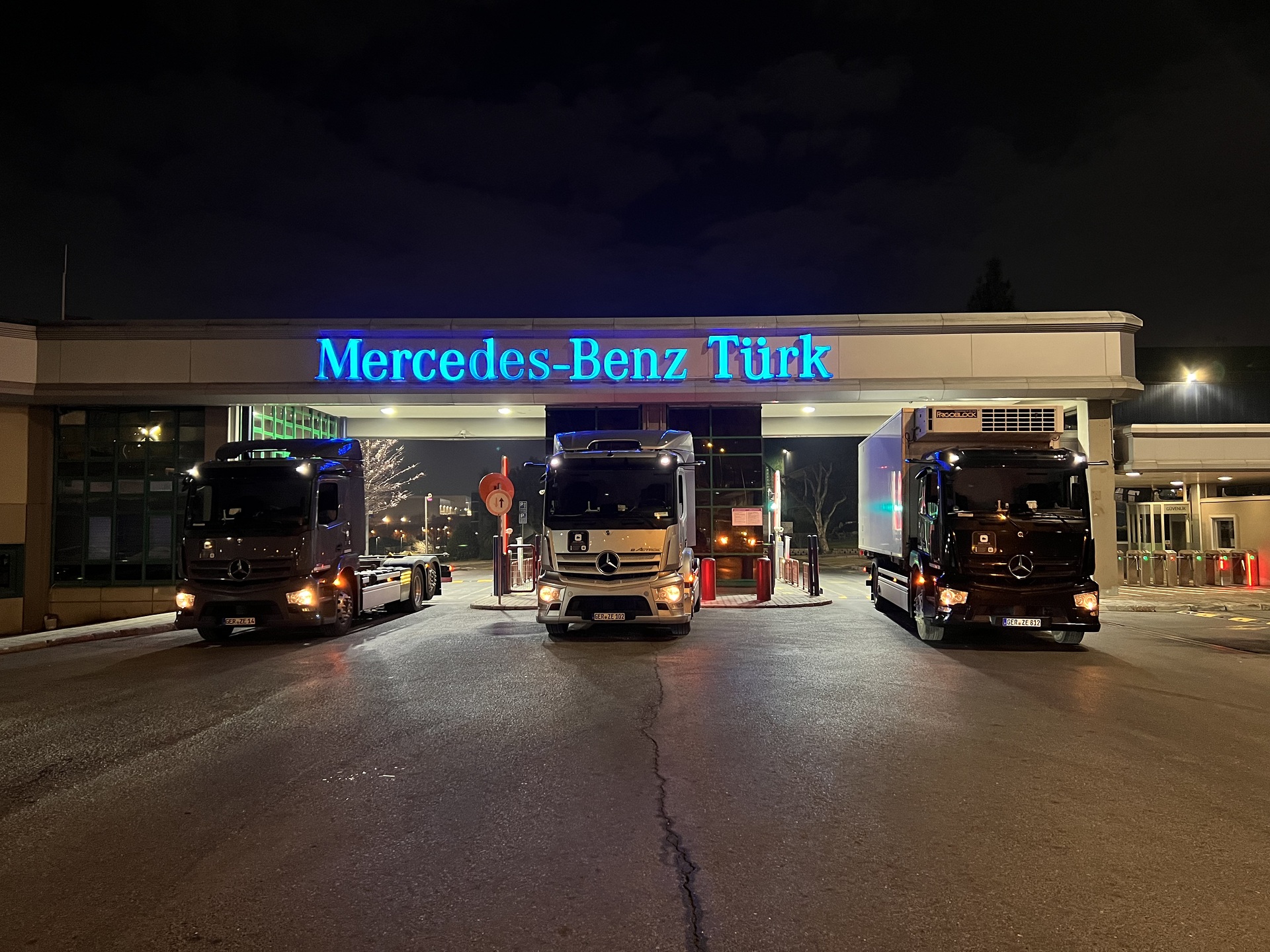 Baldiger Serienstart: eActros 300 Sattelzugmaschine fährt auf eigener E-Achse von der Pfalz bis in die Türkei Baldiger Serienstart: eActros 300 Sattelzugmaschine fährt auf eigener E-Achse von der Pfalz bis in die Türkei