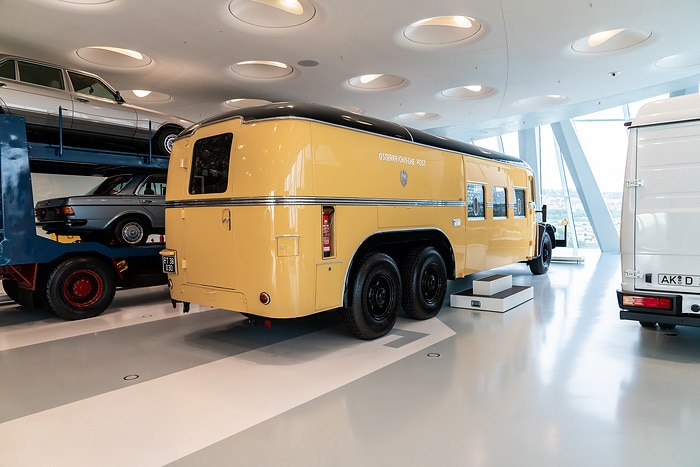 In diesem Mercedes-Benz Omnibus geht bis in die 1970er-Jahre die Post ab