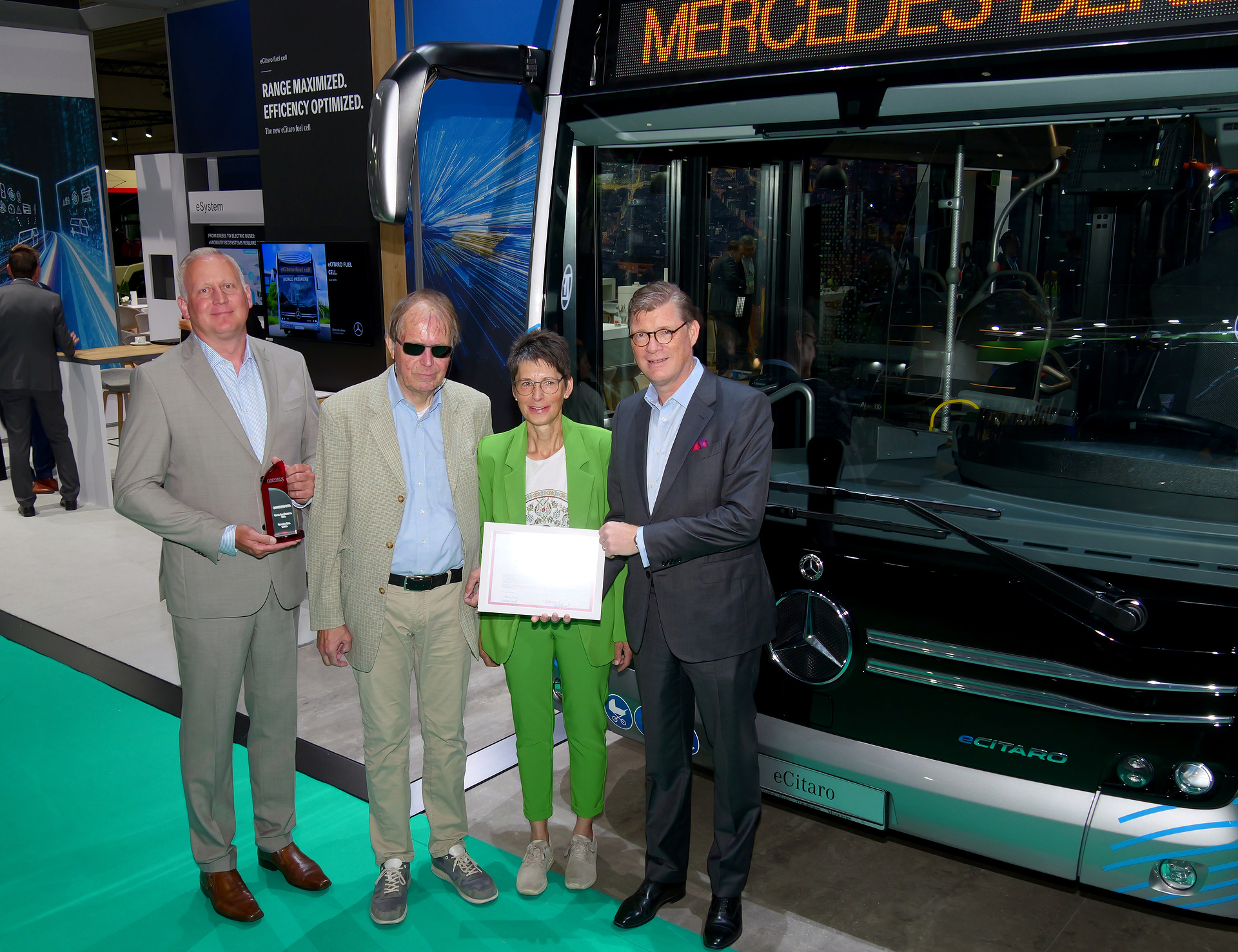 Internationale Fachjury kürt den Mercedes-Benz eCitaro zum Electric Bus Champion 2023
