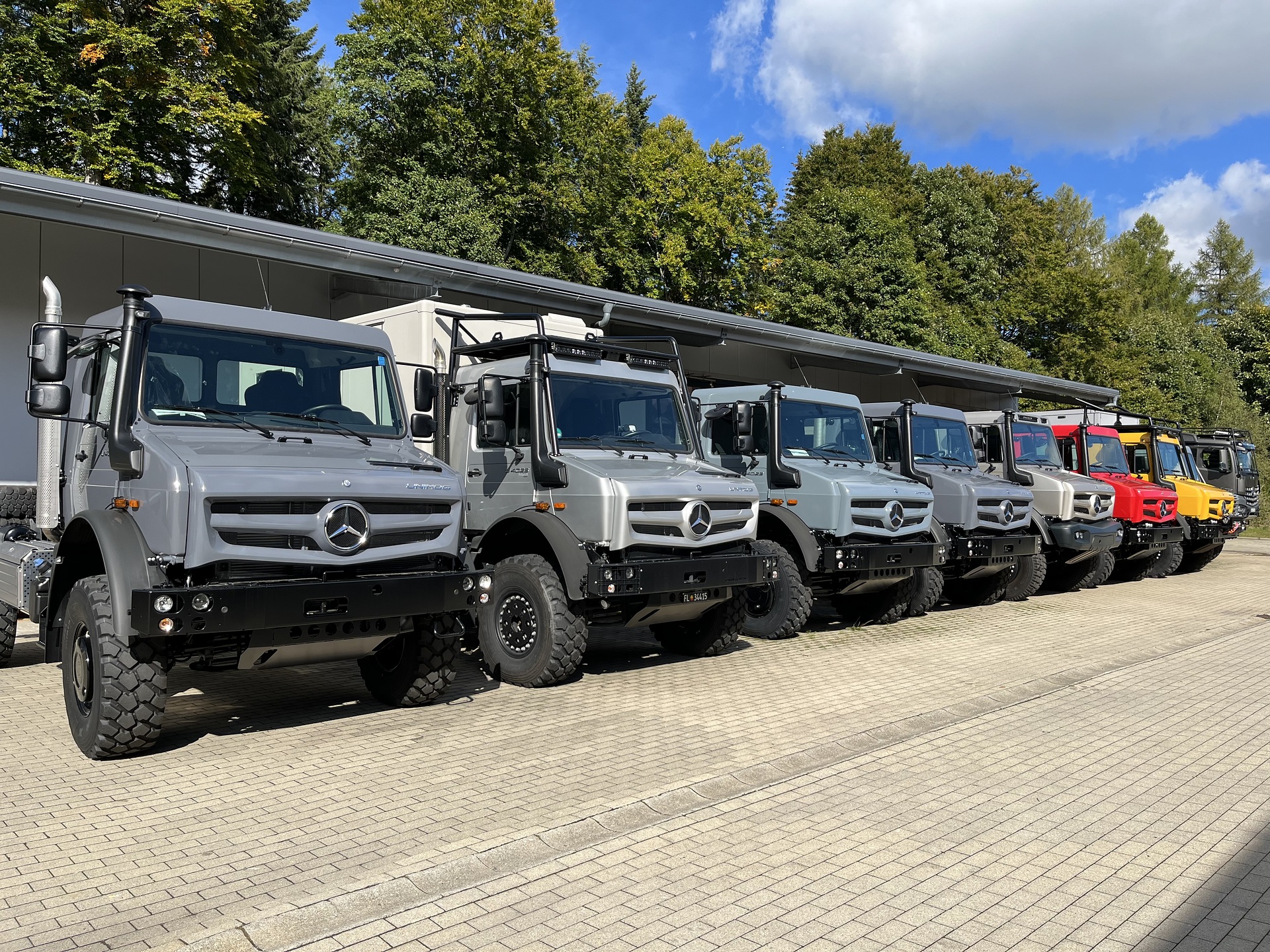 One like no other: four Unimog models show the diversity of expedition  vehicles at the Abenteuer & Allrad trade fair 2023