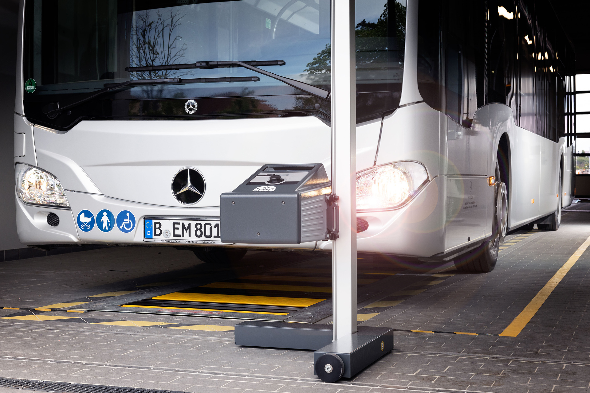 Daimler Buses Service Center Berlin.Eröffnung Daimler Buses Service Center Berlin Neues Daimler Buses Service Center in Berlin: Modernstes Omniplus Servicezentrum in Europa