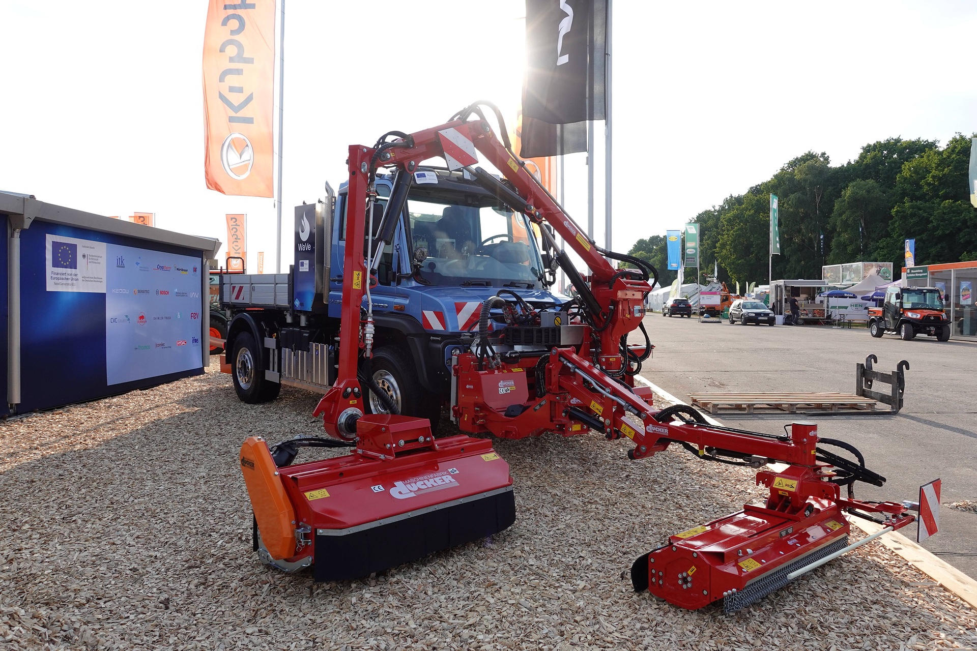 Mercedes-Benz Unimog U 5023 auf der Demopark 2023 Mercedes-Benz Unimog U 5023 auf der Demopark 2023: bewährter Katastrophenhelfer für Städte und Kommunen in extremen Wettersituationen