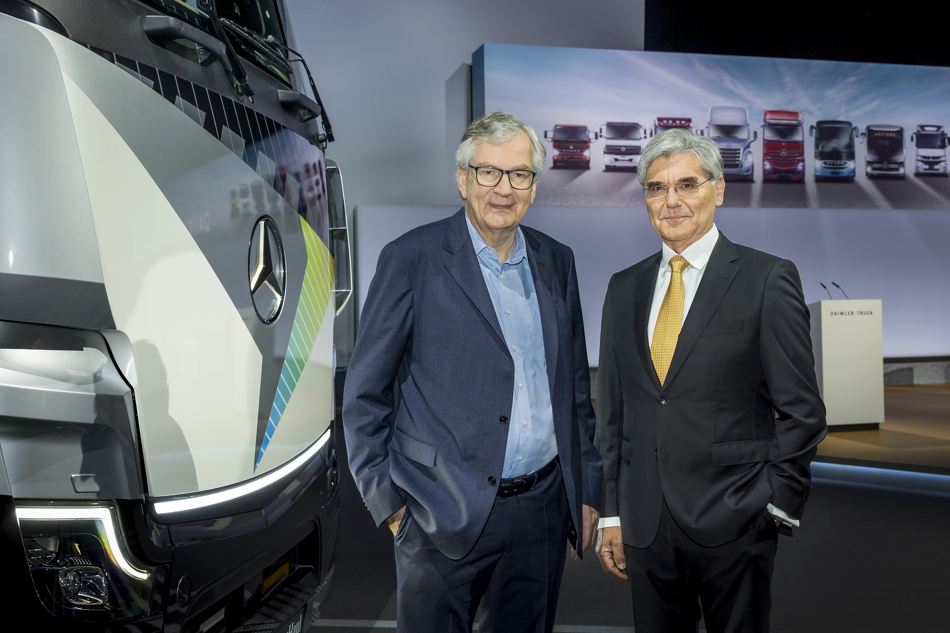 (v.l.n.r.) Martin Daum, Vorsitzender des Vorstands der Daimler Truck Holding AG; Joe Kaeser, Aufsichtsratsvorsitzender der Daimler Truck Holding AG. Daimler Truck unterstreicht seine Wachstumsziele auf der Hauptversammlung