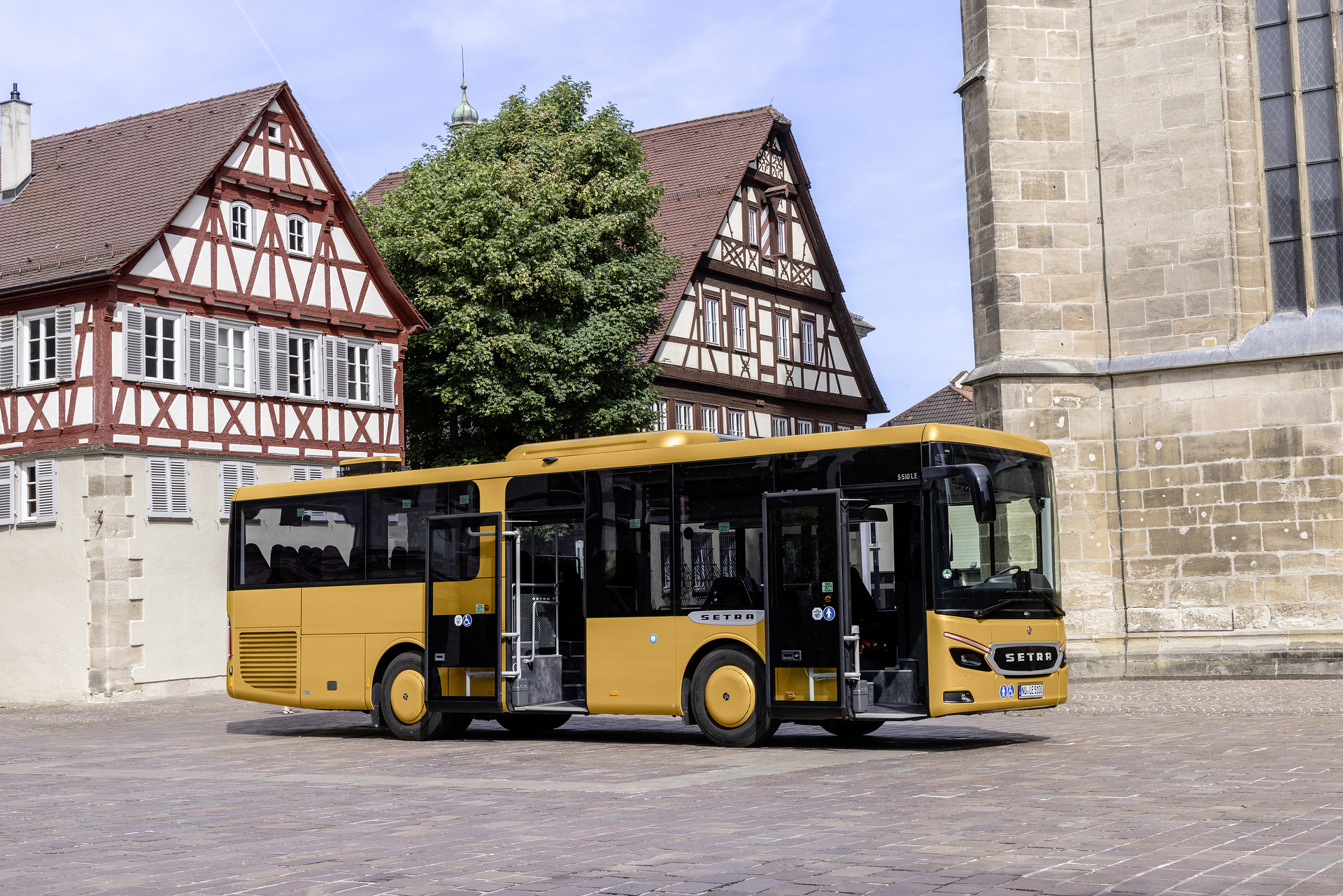 Setra MultiClass 500 LE, S 510 LE, Honiggelb metallic Pressefahrt Schwäbisch Gmünd: Setra MultiClass 500 LE