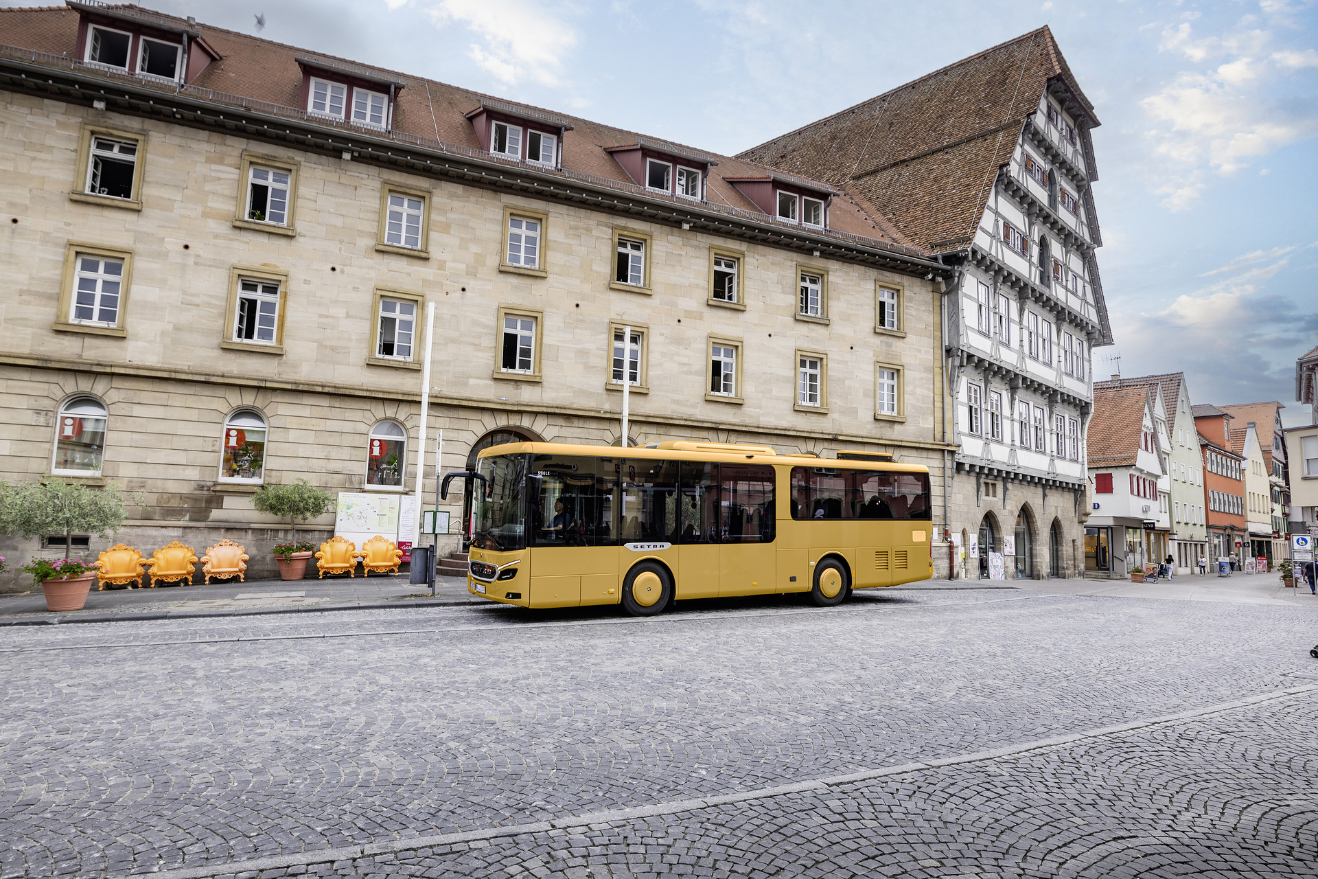 Setra MultiClass 500 LE, S 510 LE, Honiggelb metallic Pressefahrt Schwäbisch Gmünd: Setra MultiClass 500 LE