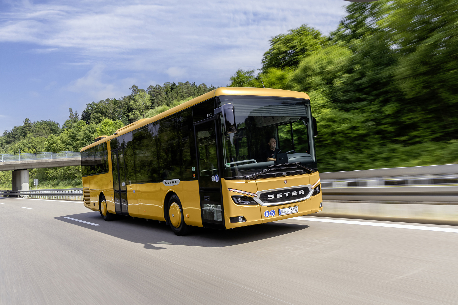 Setra MultiClass 500 LE, S 515 LE, Honiggelb metallic Pressefahrt Schwäbisch Gmünd: Die neue Setra MultiClass 500 LE