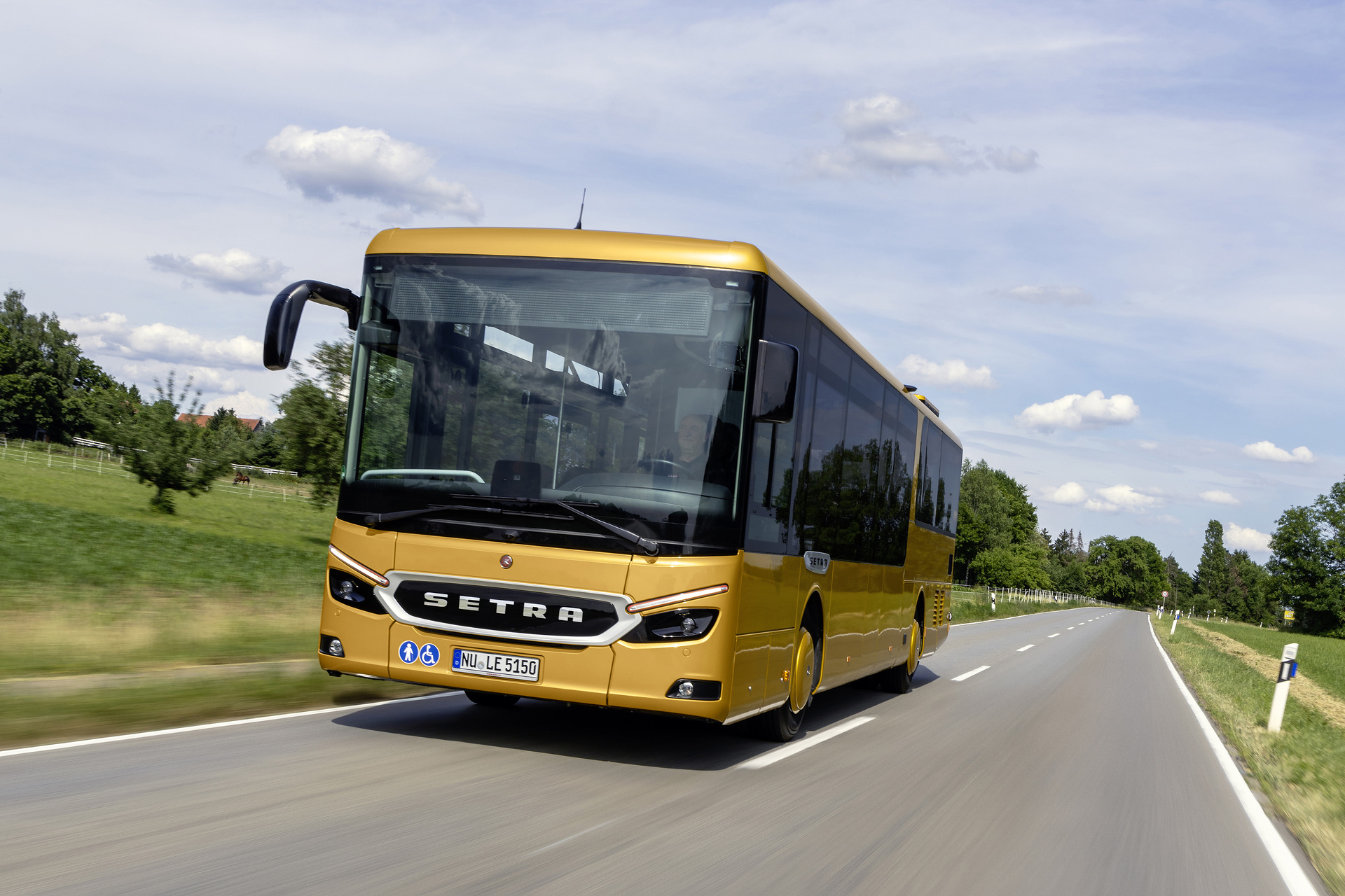 Setra MultiClass 500 LE, S 515 LE, Honiggelb metallic Pressefahrt Schwäbisch Gmünd: Die neue Setra MultiClass 500 LE