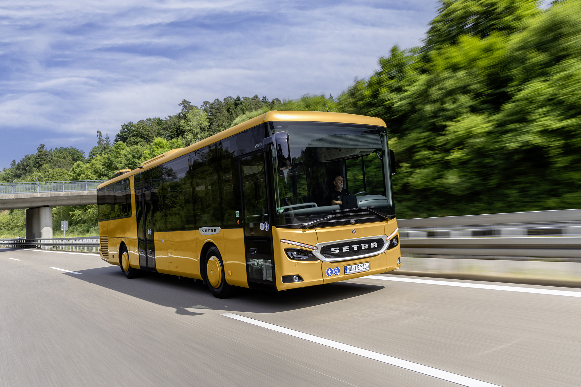 Setra MultiClass 500 LE, S 515 LE, Honiggelb metallic Die neue Setra MultiClass 500 LE