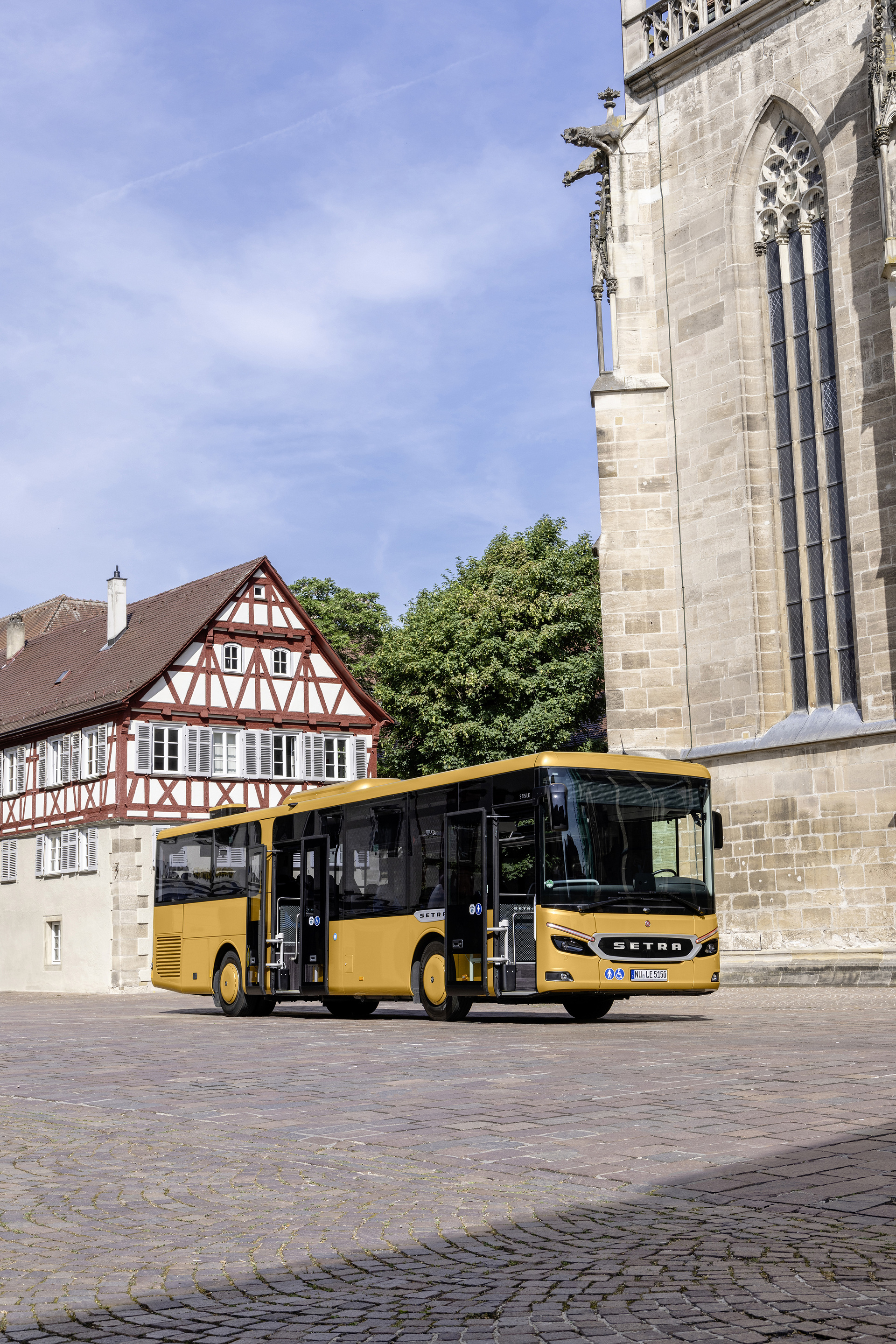 Setra MultiClass 500 LE, S 515 LE, Honiggelb metallic Pressefahrt Schwäbisch Gmünd: Die neue Setra MultiClass 500 LE