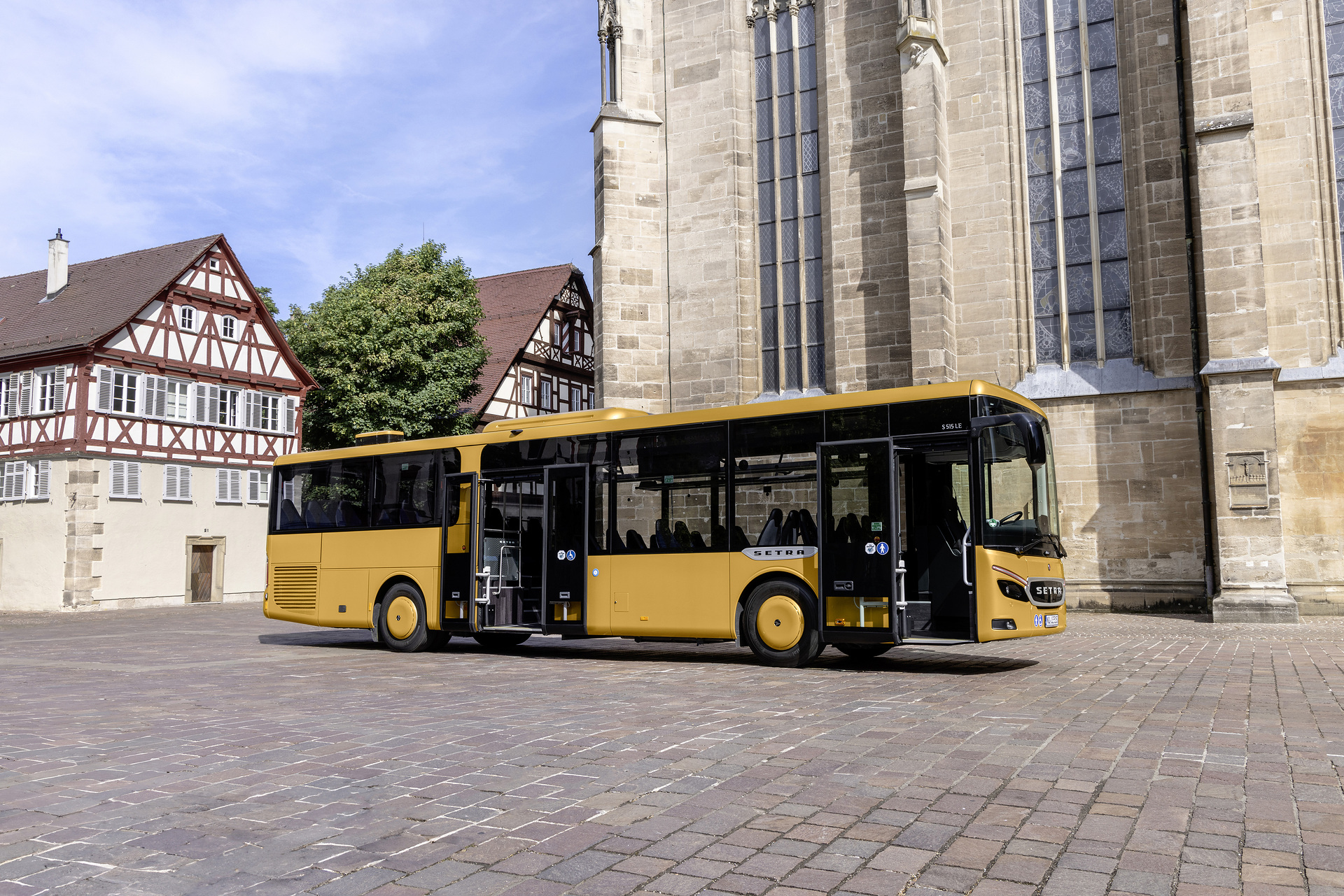 Setra MultiClass 500 LE, S 515 LE, Honiggelb metallic Pressefahrt Schwäbisch Gmünd: Die neue Setra MultiClass 500 LE
