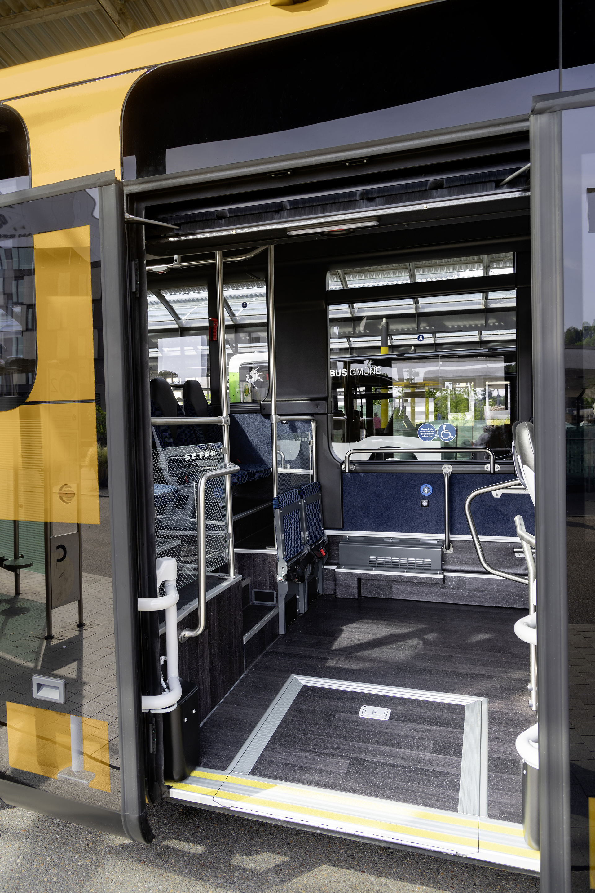 Setra MultiClass 500 LE, S 515 LE, Honiggelb metallic Pressefahrt Schwäbisch Gmünd: Die neue Setra MultiClass 500 LE