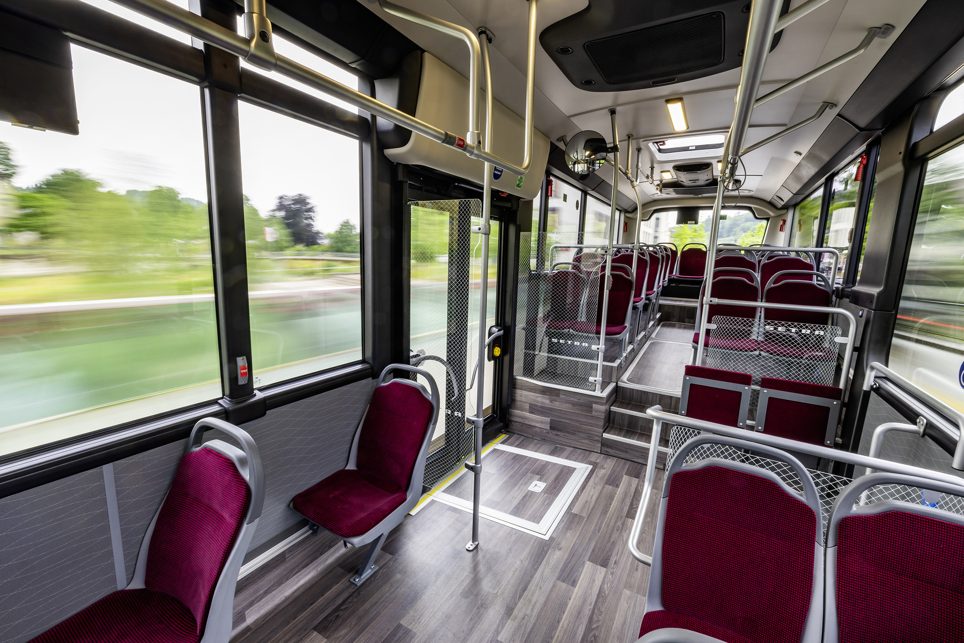 Setra MultiClass 500 LE, S 515 LE, Honiggelb metallic Die neue Setra MultiClass 500 LE
