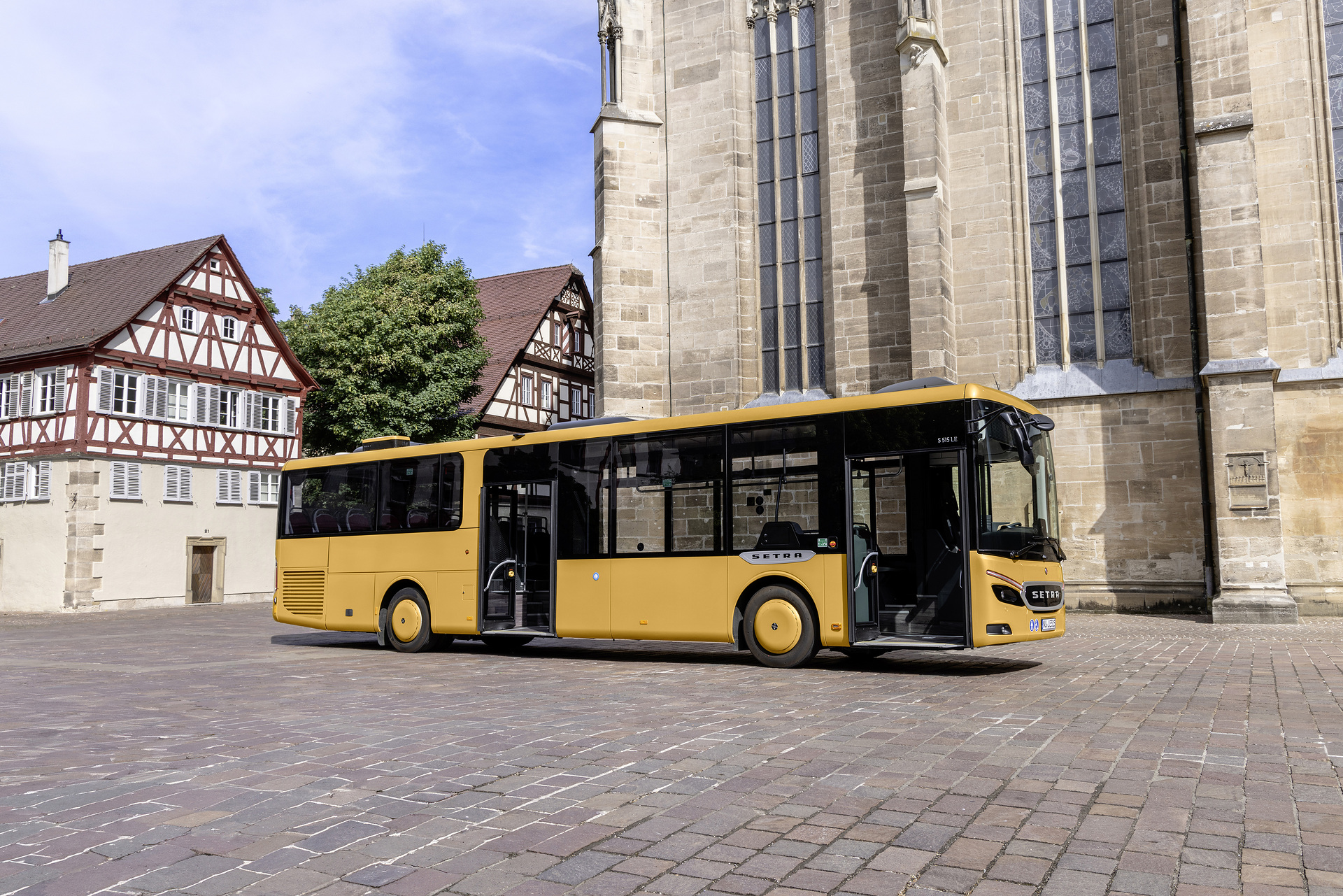 Setra MultiClass 500 LE, S 515 LE, Honiggelb metallic Pressefahrt Schwäbisch Gmünd: Die neue Setra MultiClass 500 LE