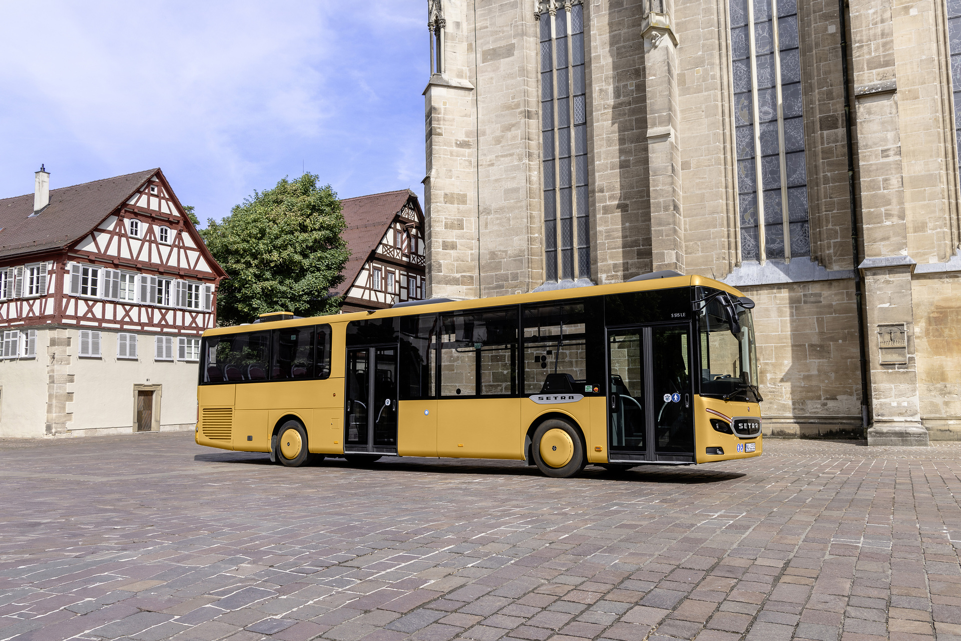 Setra MultiClass 500 LE, S 515 LE, Honiggelb metallic Pressefahrt Schwäbisch Gmünd: Die neue Setra MultiClass 500 LE