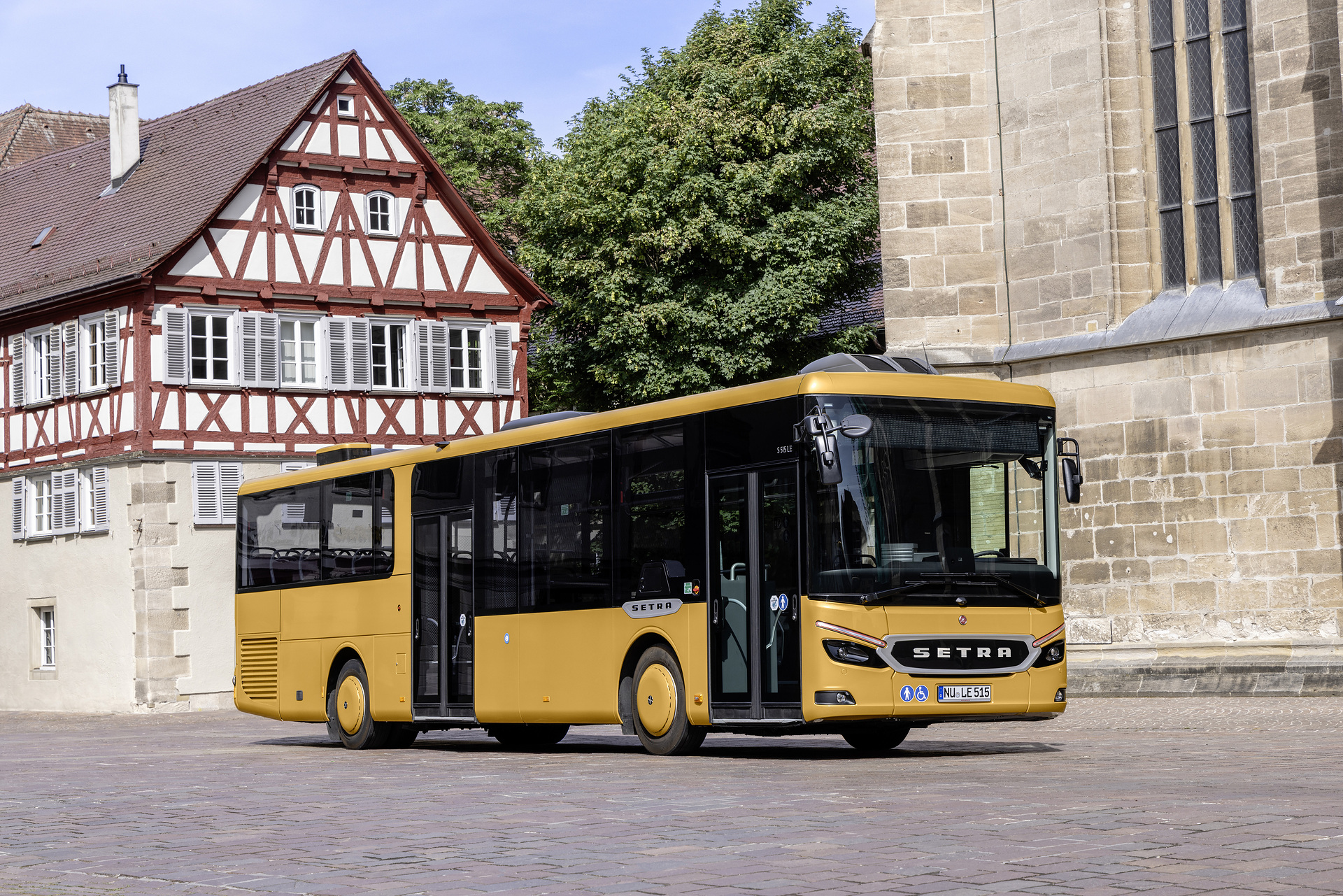Setra MultiClass 500 LE, S 515 LE, Honiggelb metallic Die neue Setra MultiClass 500 LE