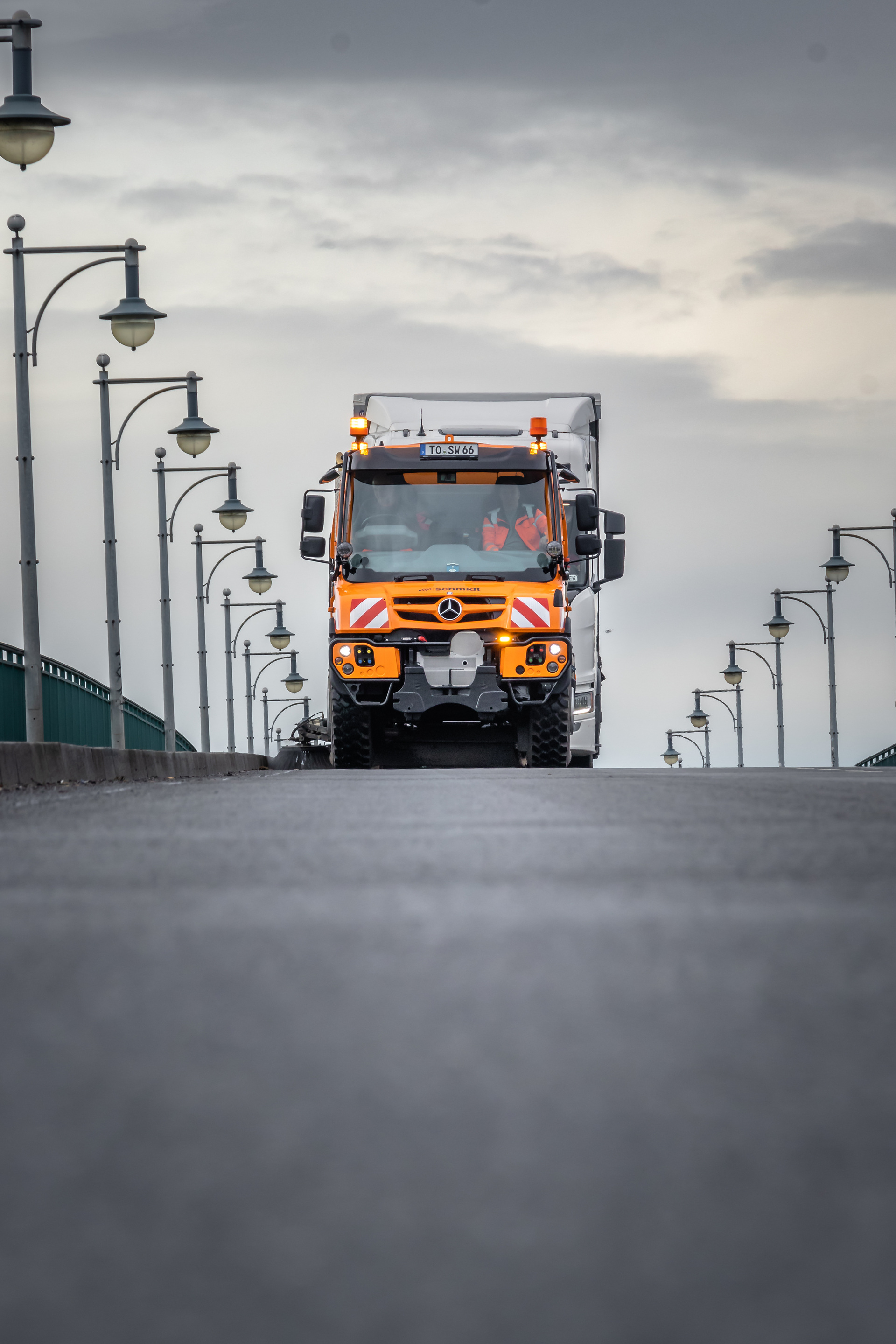 Für Straßenreinigung und Winterdienst Stadtwerke Torgau setzen erneut auf Unimog Geräteträger