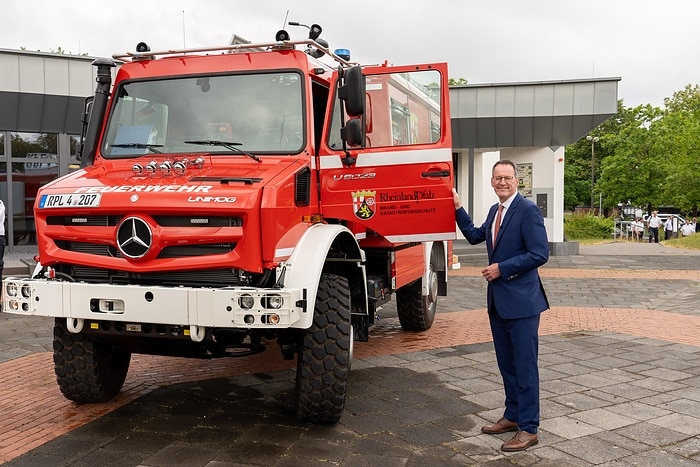 Acht neue, vollausgestattete Tanklöschfahrzeuge auf Unimog-Basis für den rheinland-pfälzischen Katastrophenschutz