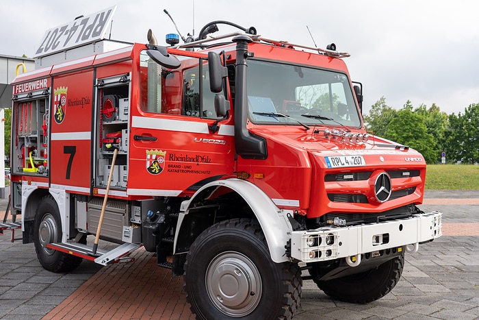Acht neue, vollausgestattete Tanklöschfahrzeuge auf Unimog-Basis für den rheinland-pfälzischen Katastrophenschutz